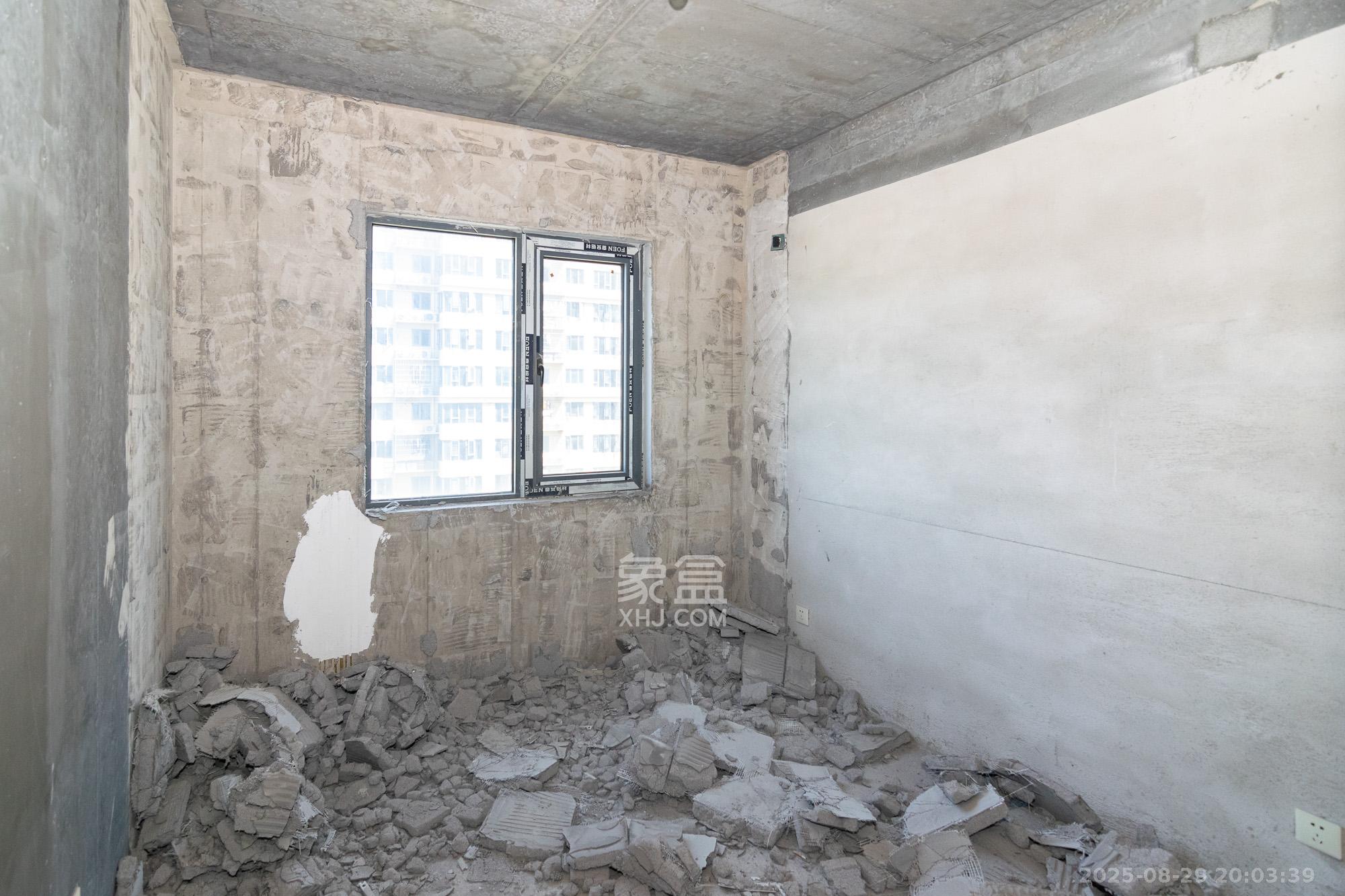 澳海月亮湾  3室2厅2卫    70.0万卧室