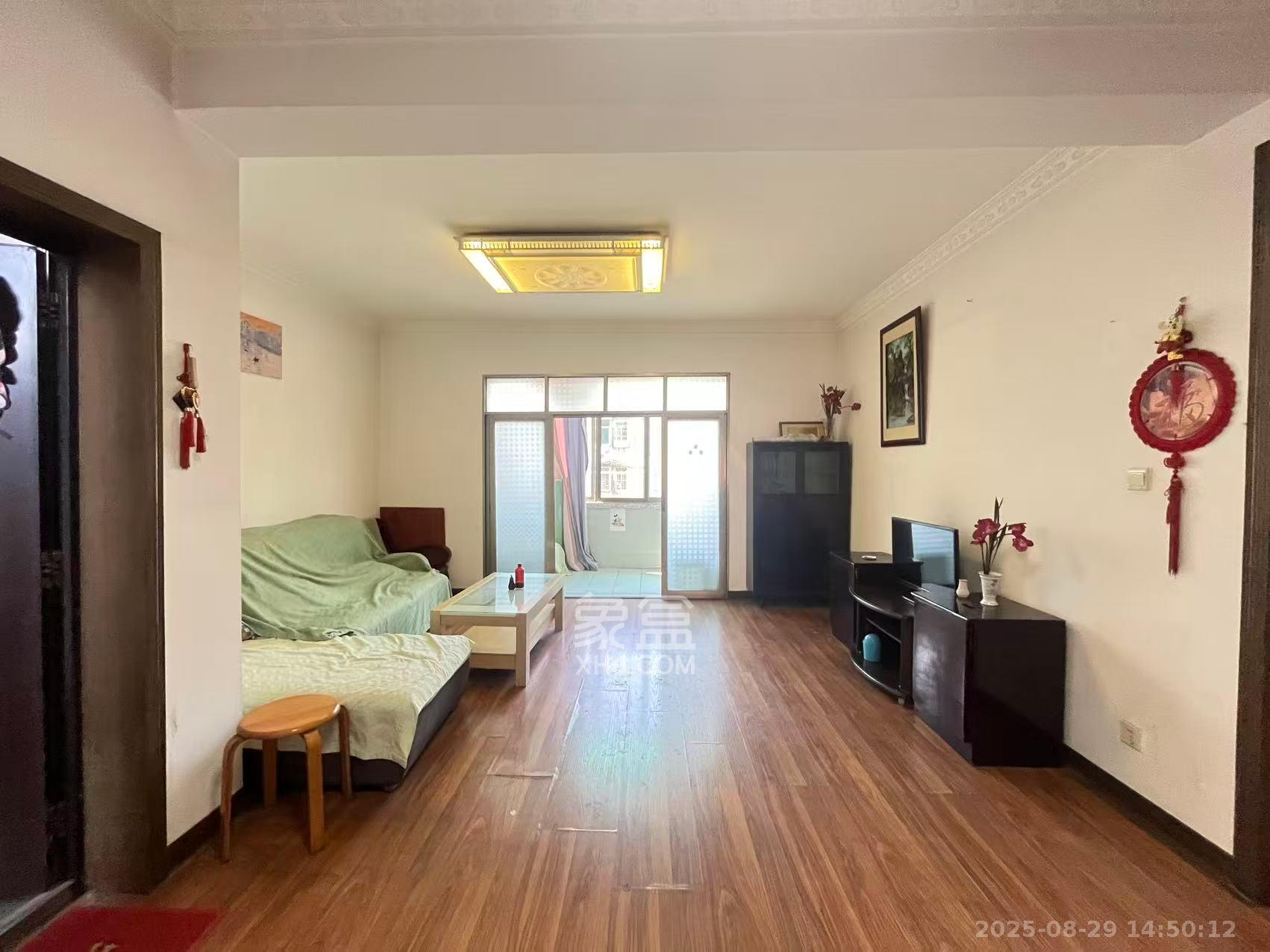 芙蓉区教育局学生校服服务部宿舍 2室2厅1卫 1500.0元/月 芙蓉区教育局学生校服服务部宿舍 2室2厅1卫 1500.0元/月室内图