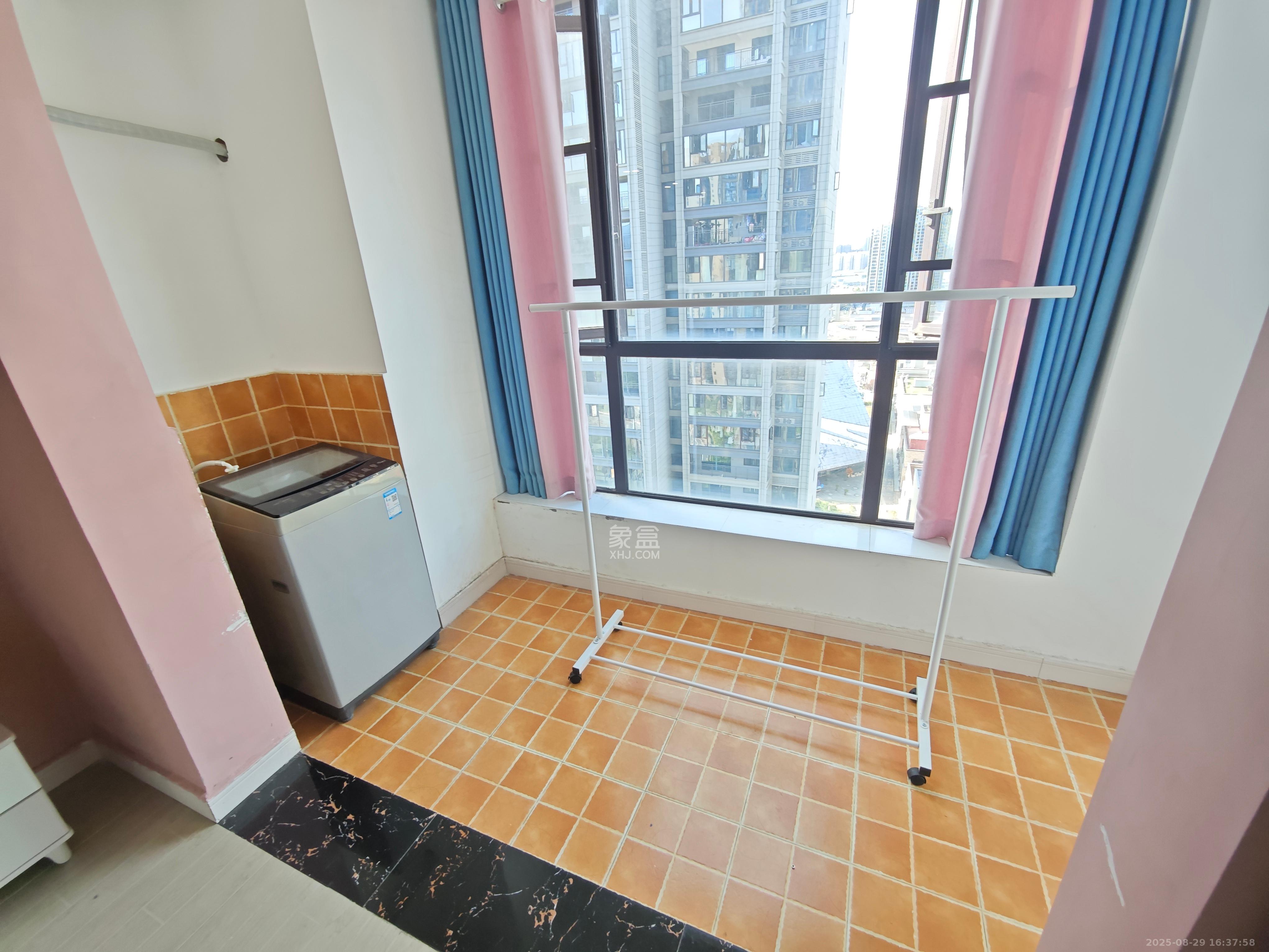 梅溪国际公寓(步步高新天地) 1室1厅1卫 1600.0元/月 梅溪国际公寓(步步高新天地) 1室1厅1卫 1600.0元/月室内图