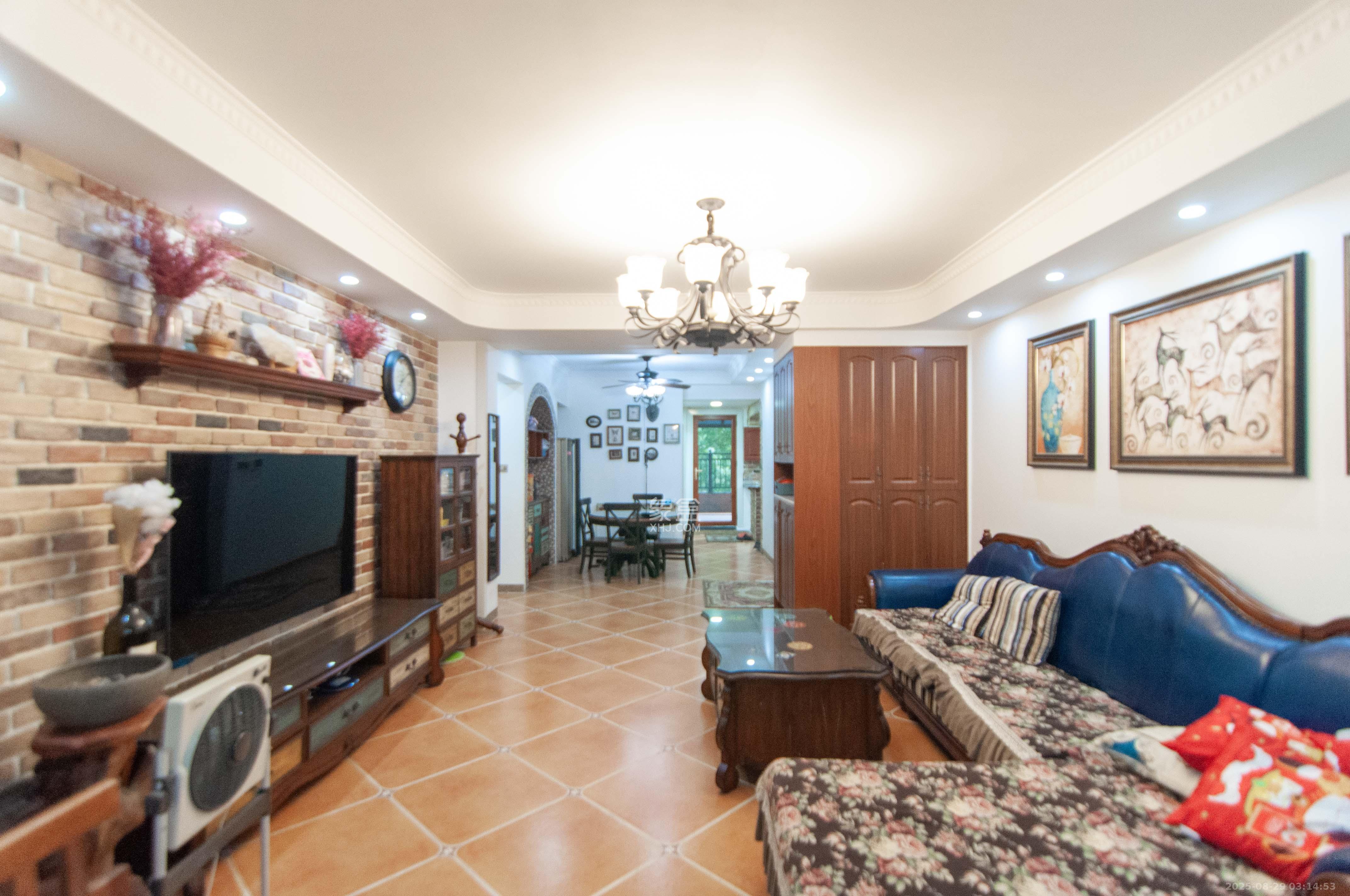 麓阳和景雅苑  4室2厅2卫    188.0万 麓阳和景雅苑  4室2厅2卫    188.0万客厅