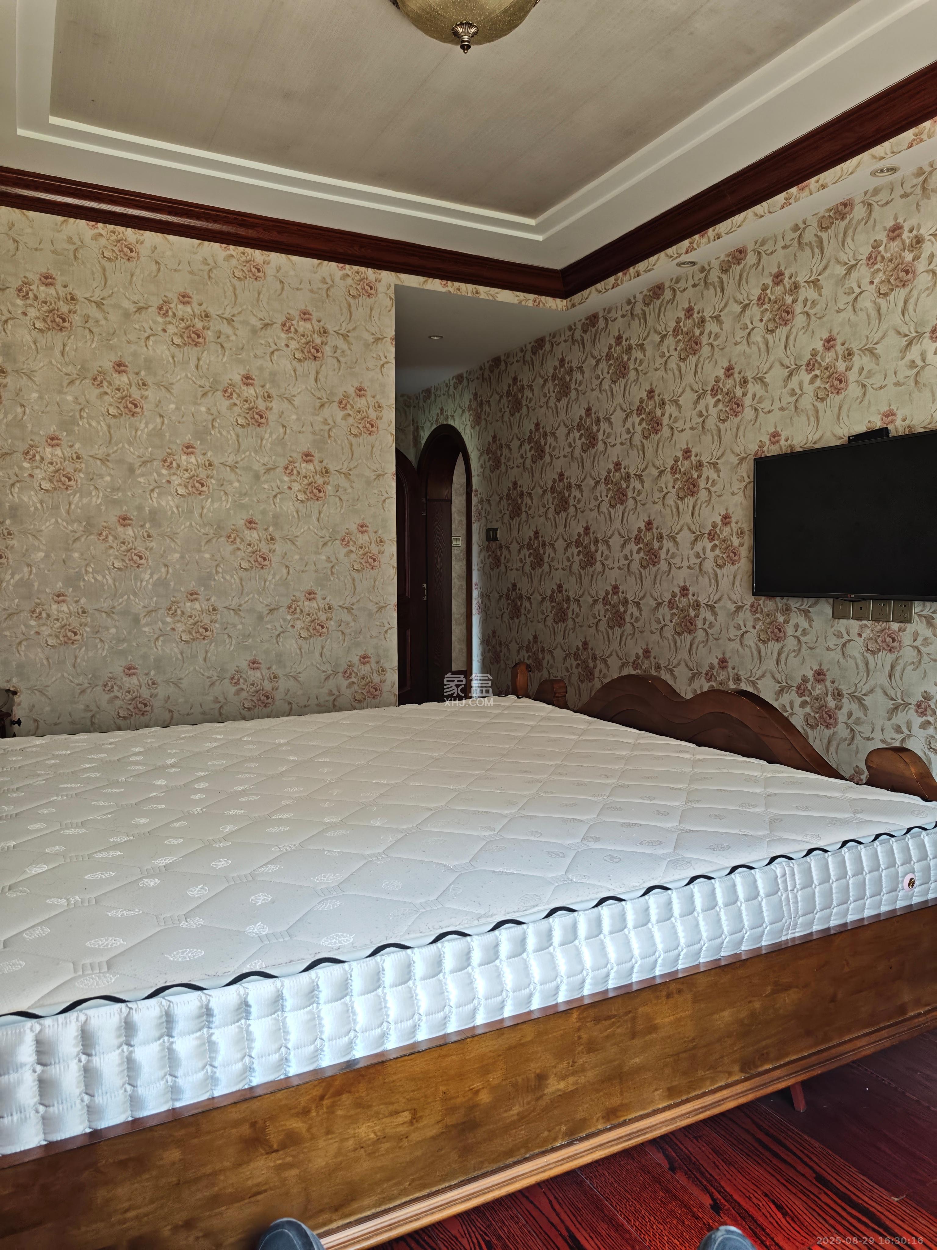 华润凤凰城三期  3室2厅2卫    2600.0元/月 华润凤凰城三期  3室2厅2卫    2600.0元/月室内图