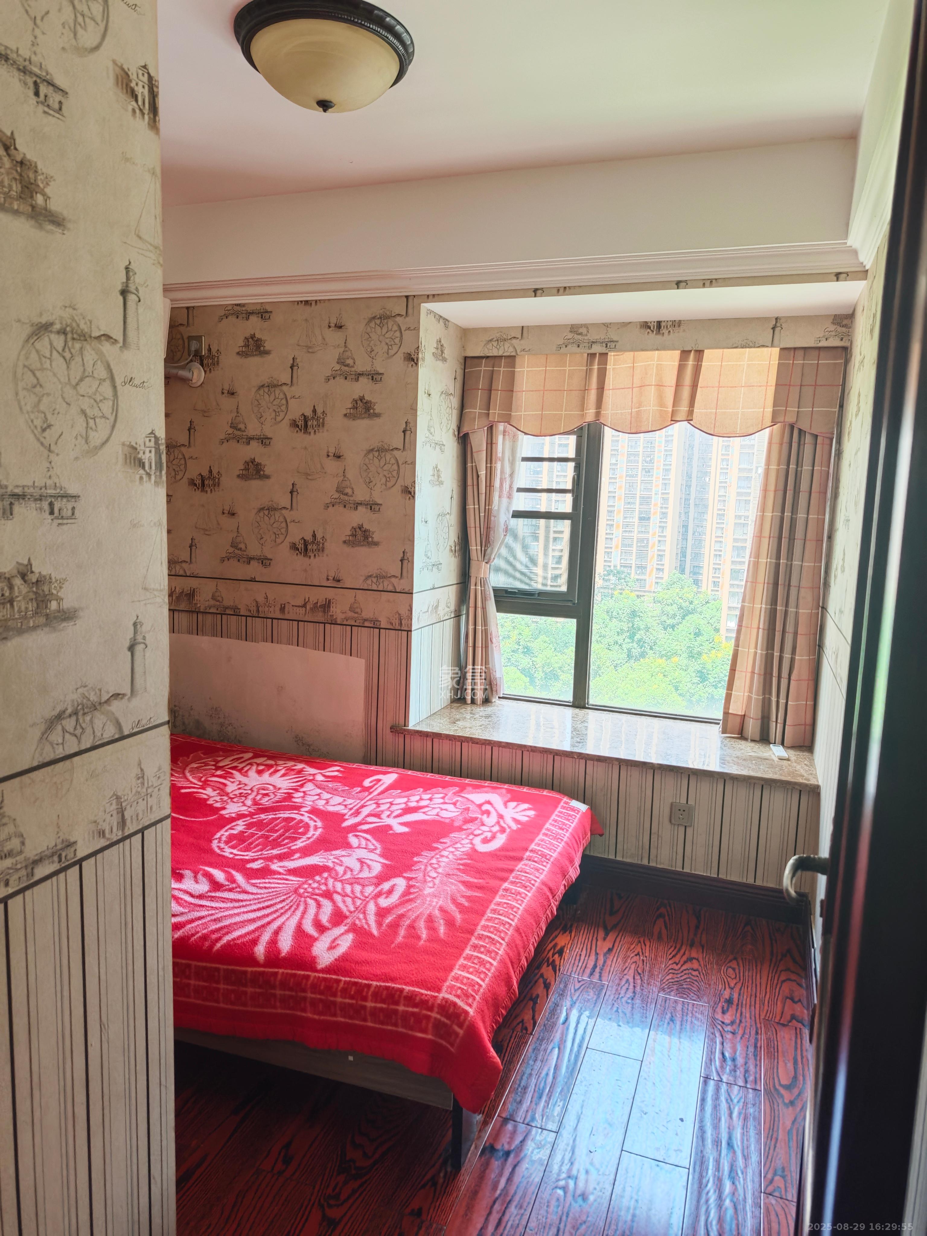 华润凤凰城三期  3室2厅2卫    2600.0元/月 华润凤凰城三期  3室2厅2卫    2600.0元/月室内图