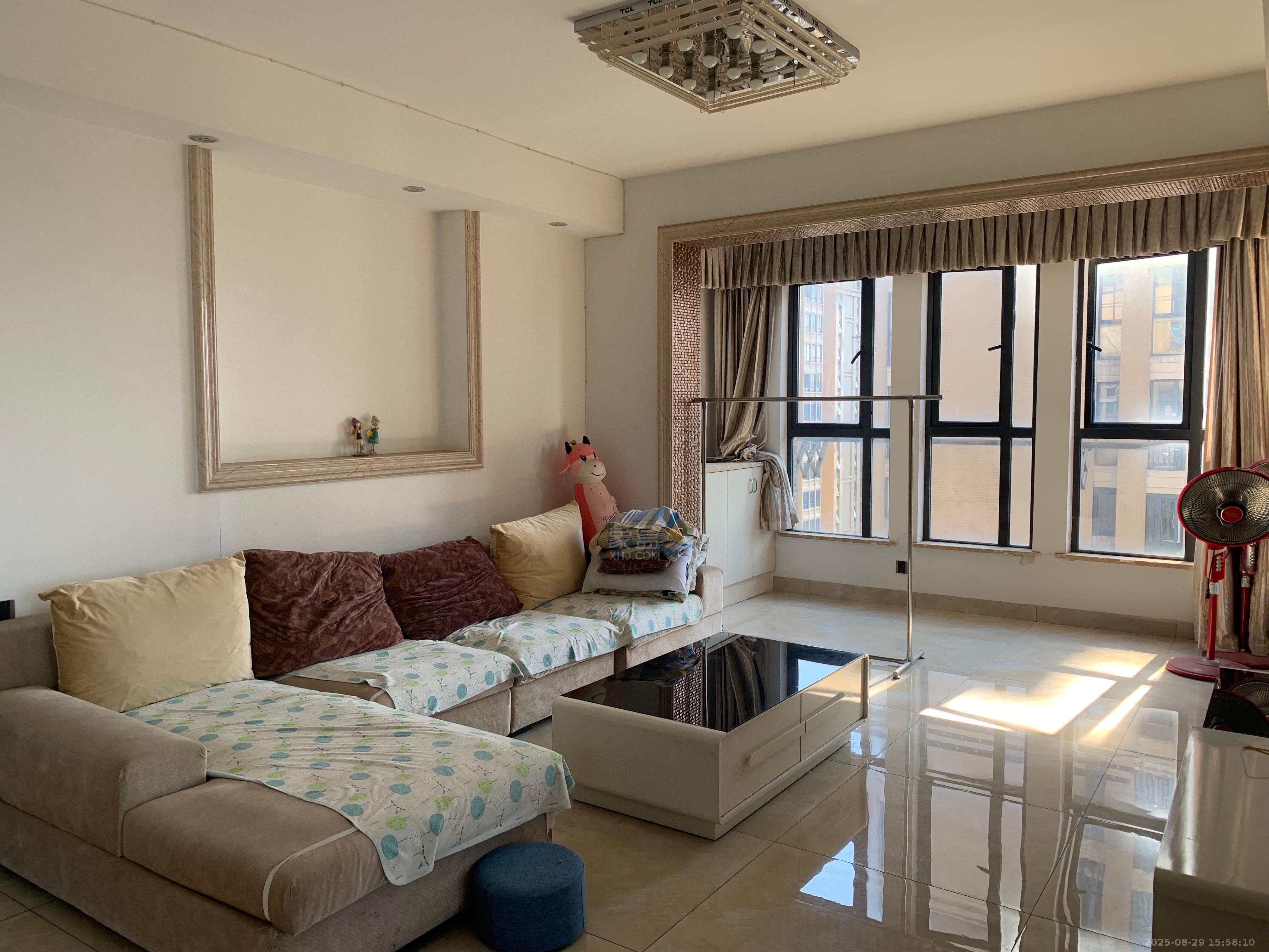 泰山公馆 3室2厅1卫 2100.0元/月 泰山公馆 3室2厅1卫 2100.0元/月室内图