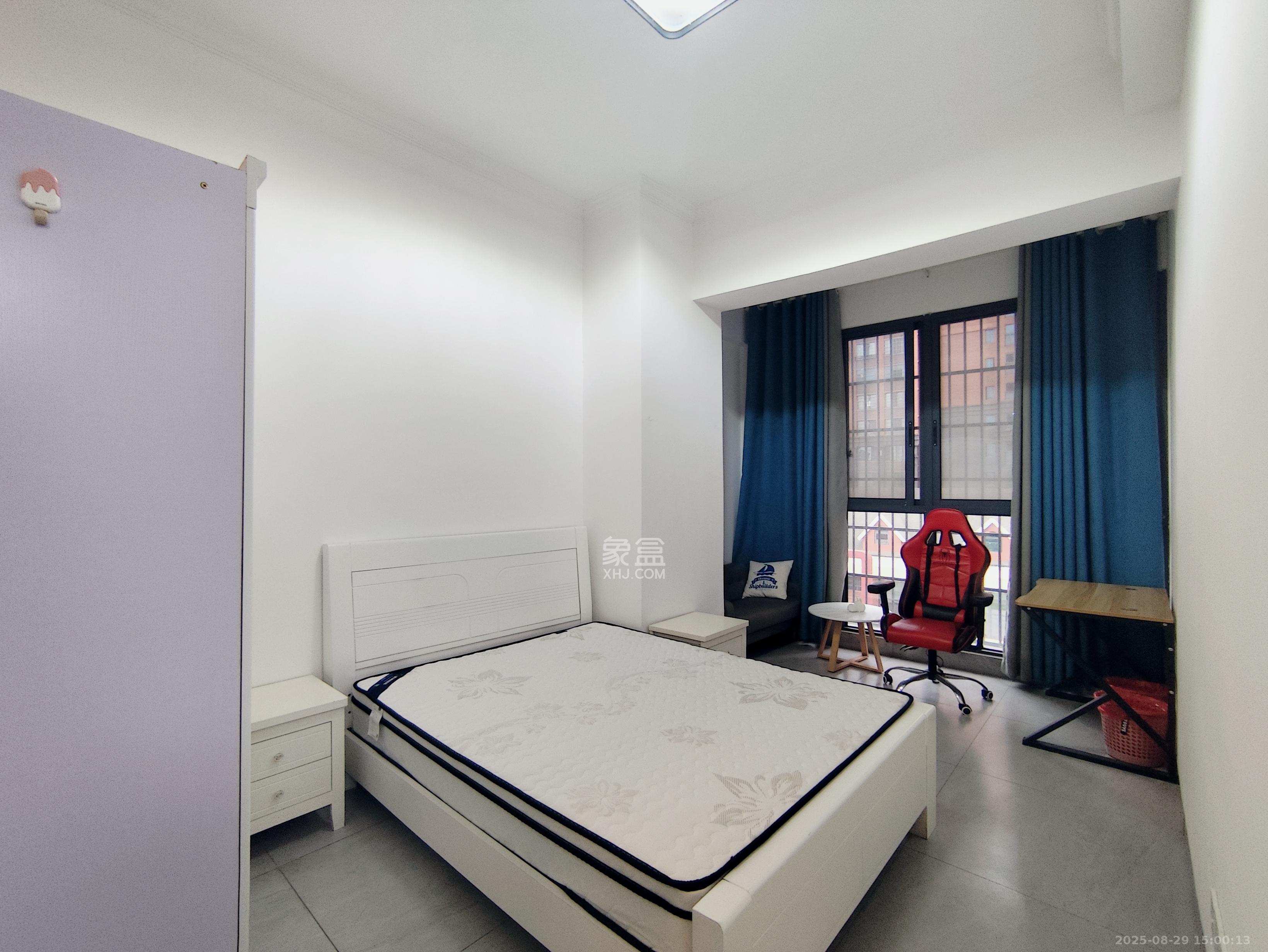 辉宏橄榄城  1室1厅1卫    1600.0元/月室内图