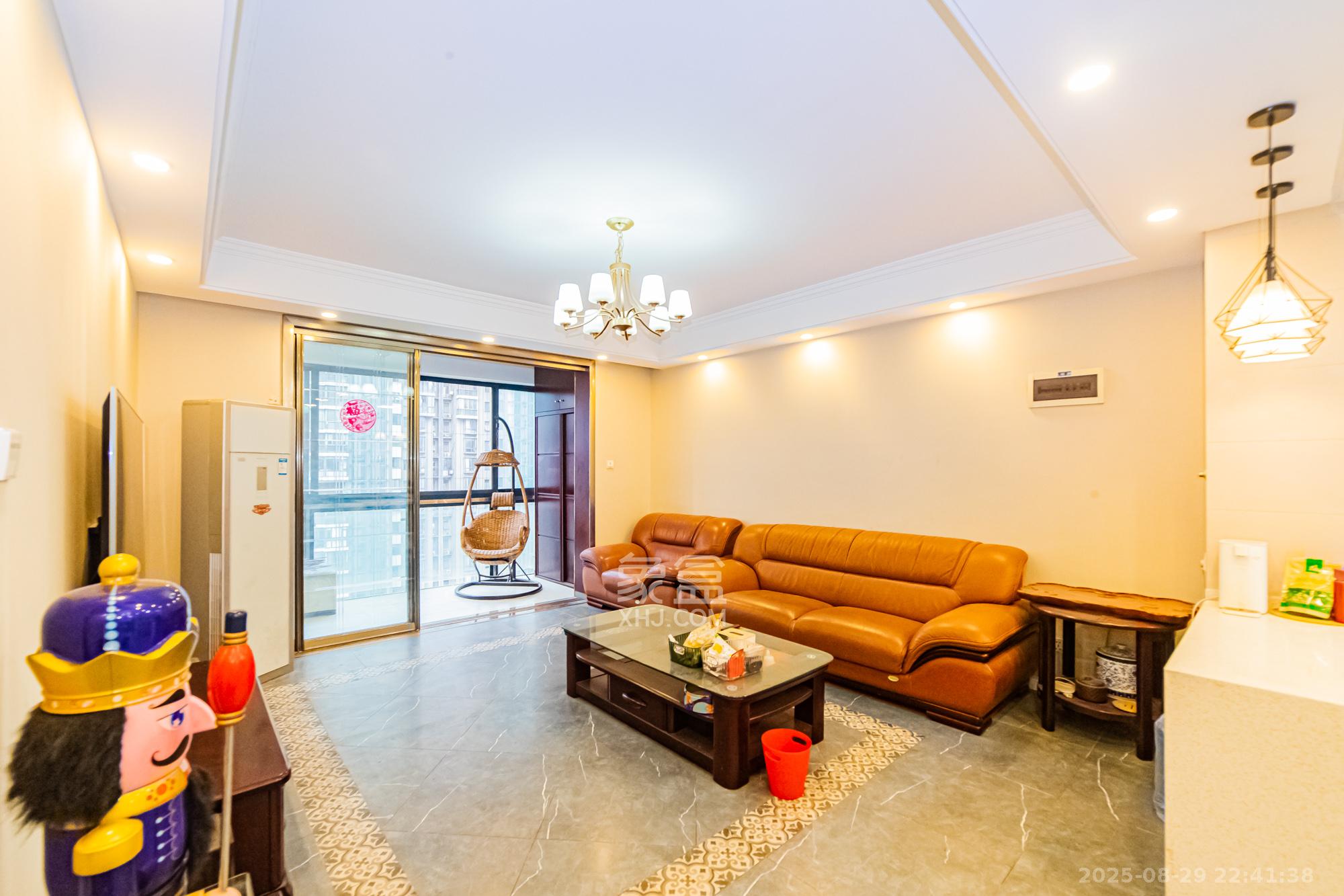 湘江世纪城鸿江苑 4室2厅2卫 150.0万 湘江世纪城鸿江苑 4室2厅2卫 150.0万客厅