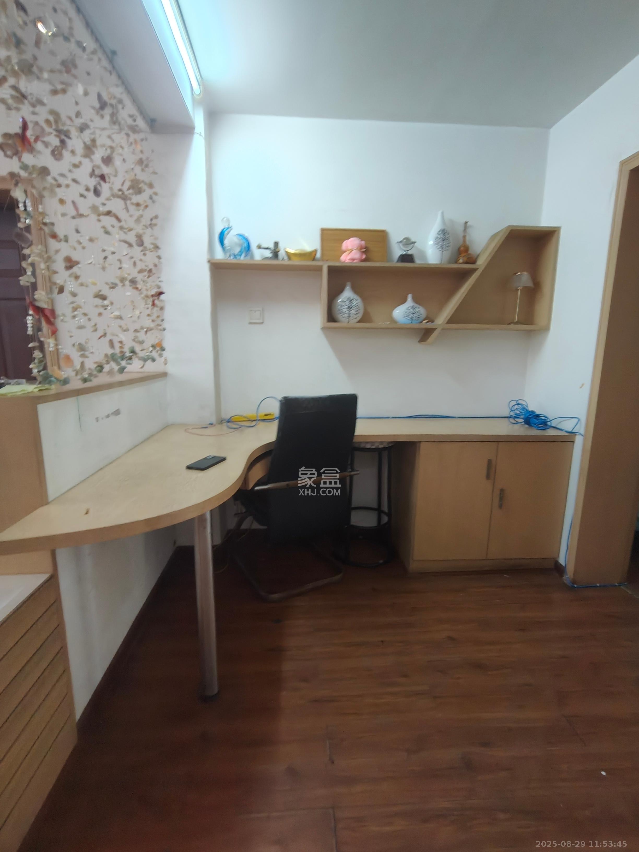 金信阳光在线  2室1厅1卫   1600.00元/月室内图