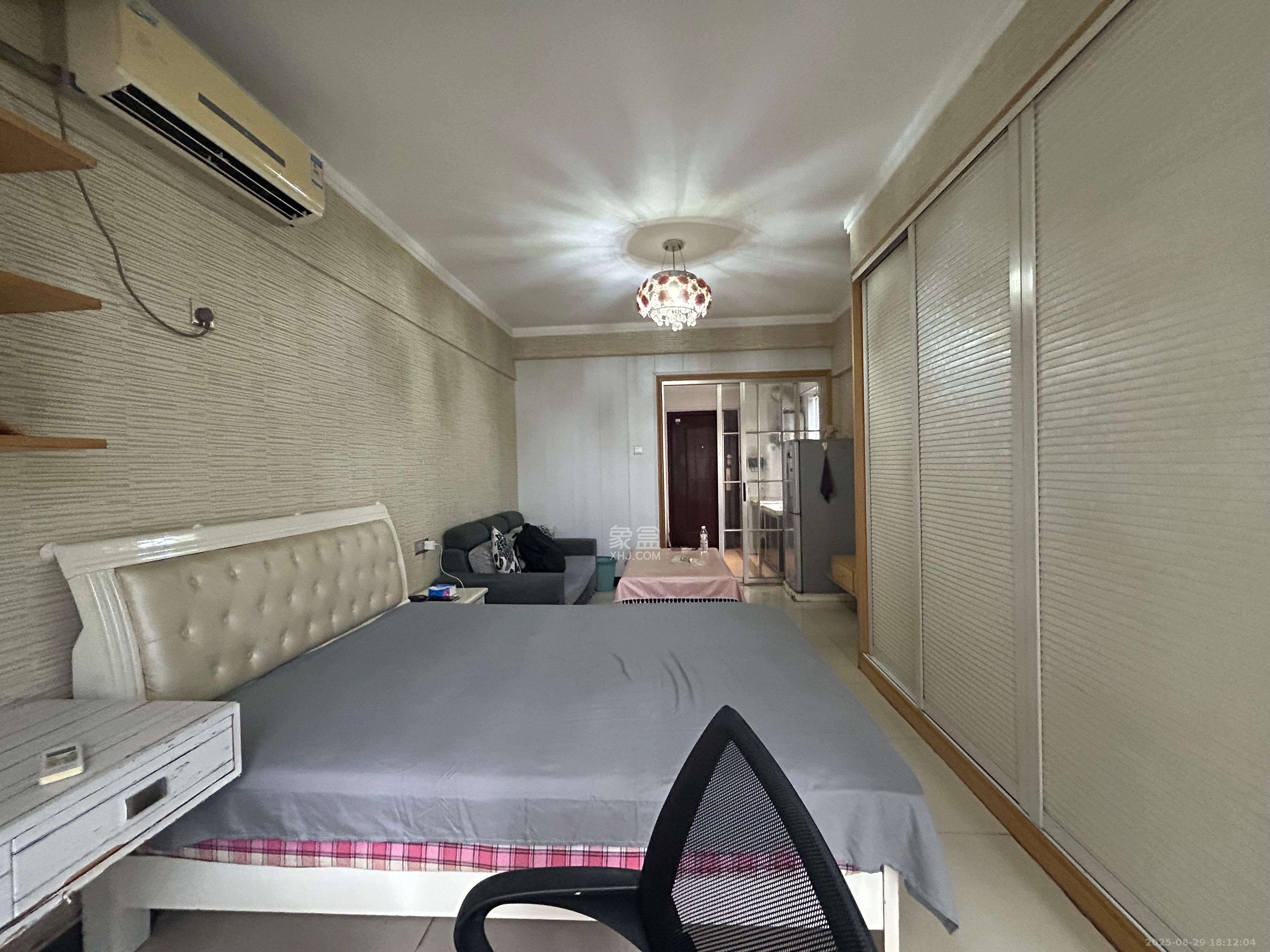 锦泰东环国际  1室1厅1卫    1700.0元/月 锦泰东环国际  1室1厅1卫    1700.0元/月室内图