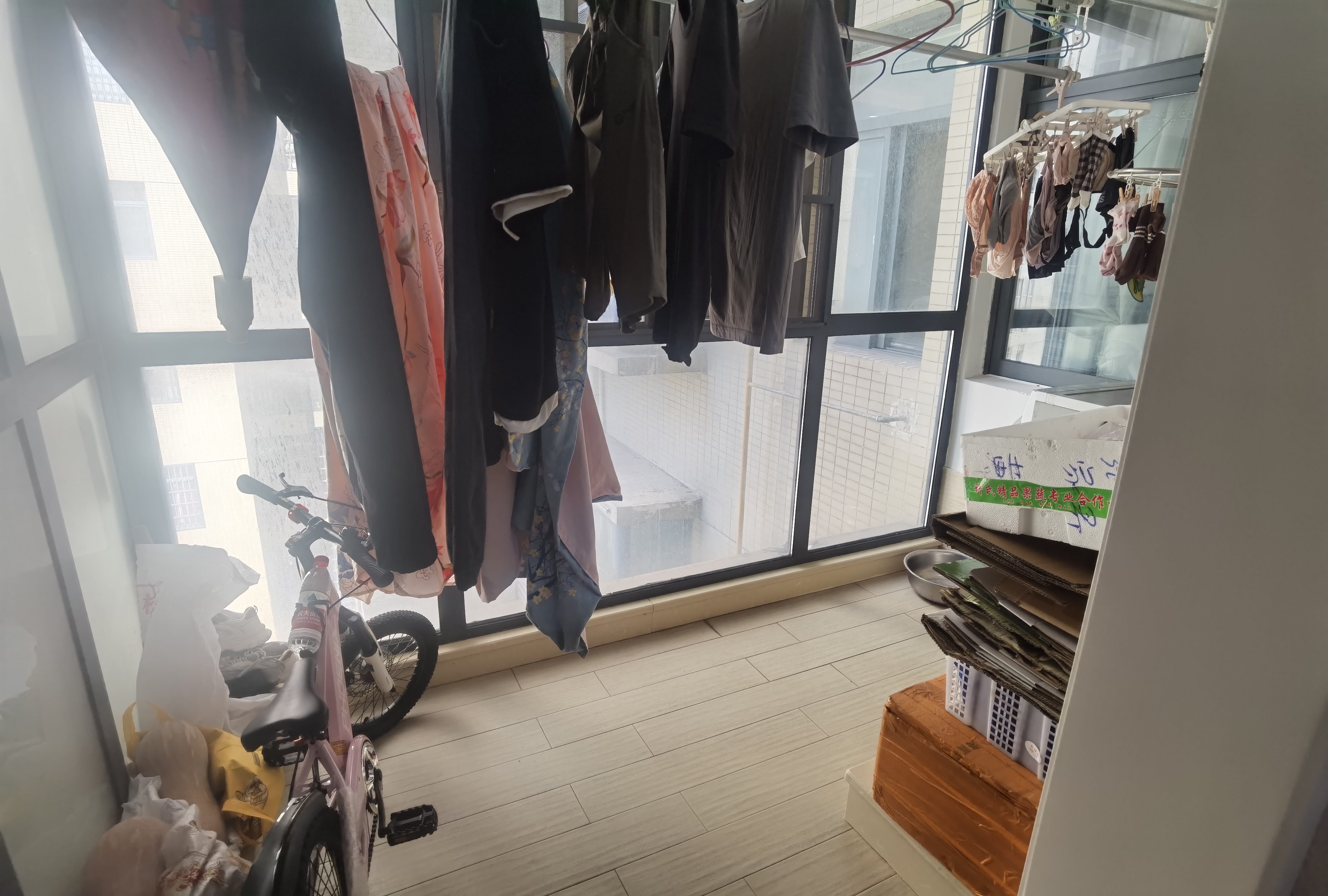 丽景天下一期  4室2厅2卫   78.00万客厅