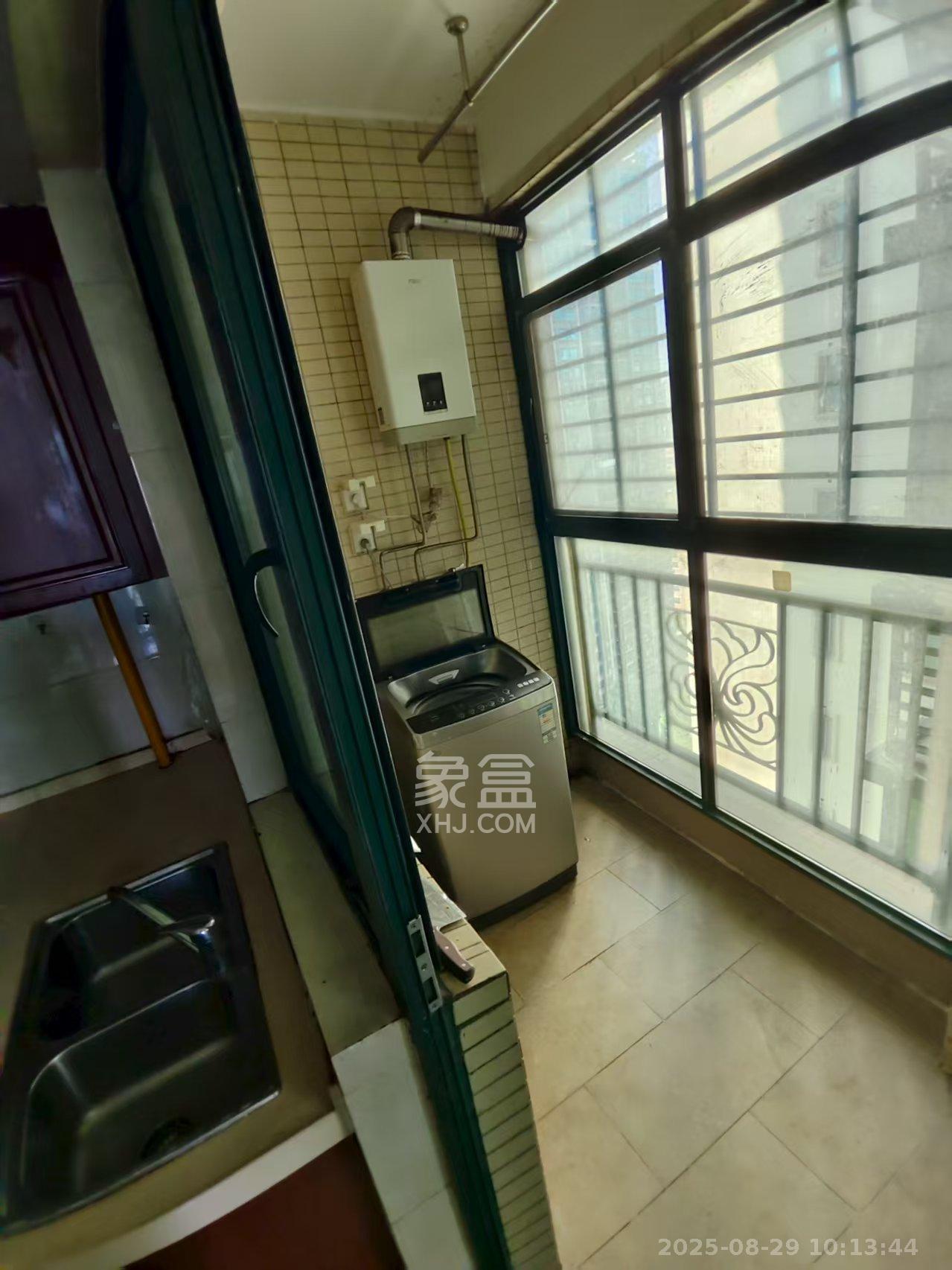恒大名都  1室2厅2卫    1500.0元/月室内图