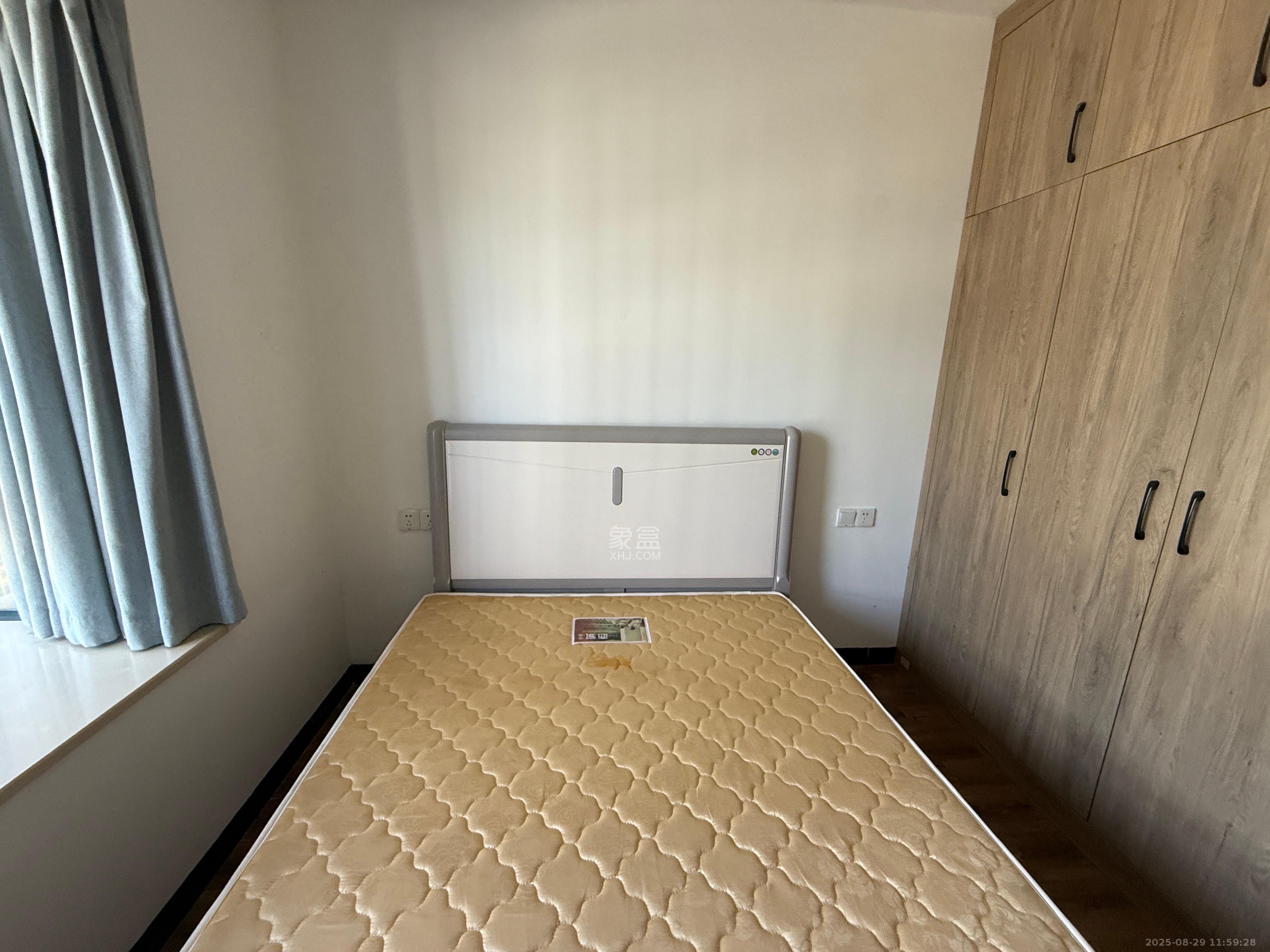 岳鞍阁小区 3室2厅2卫 2300.0元/月 岳鞍阁小区 3室2厅2卫 2300.0元/月室内图