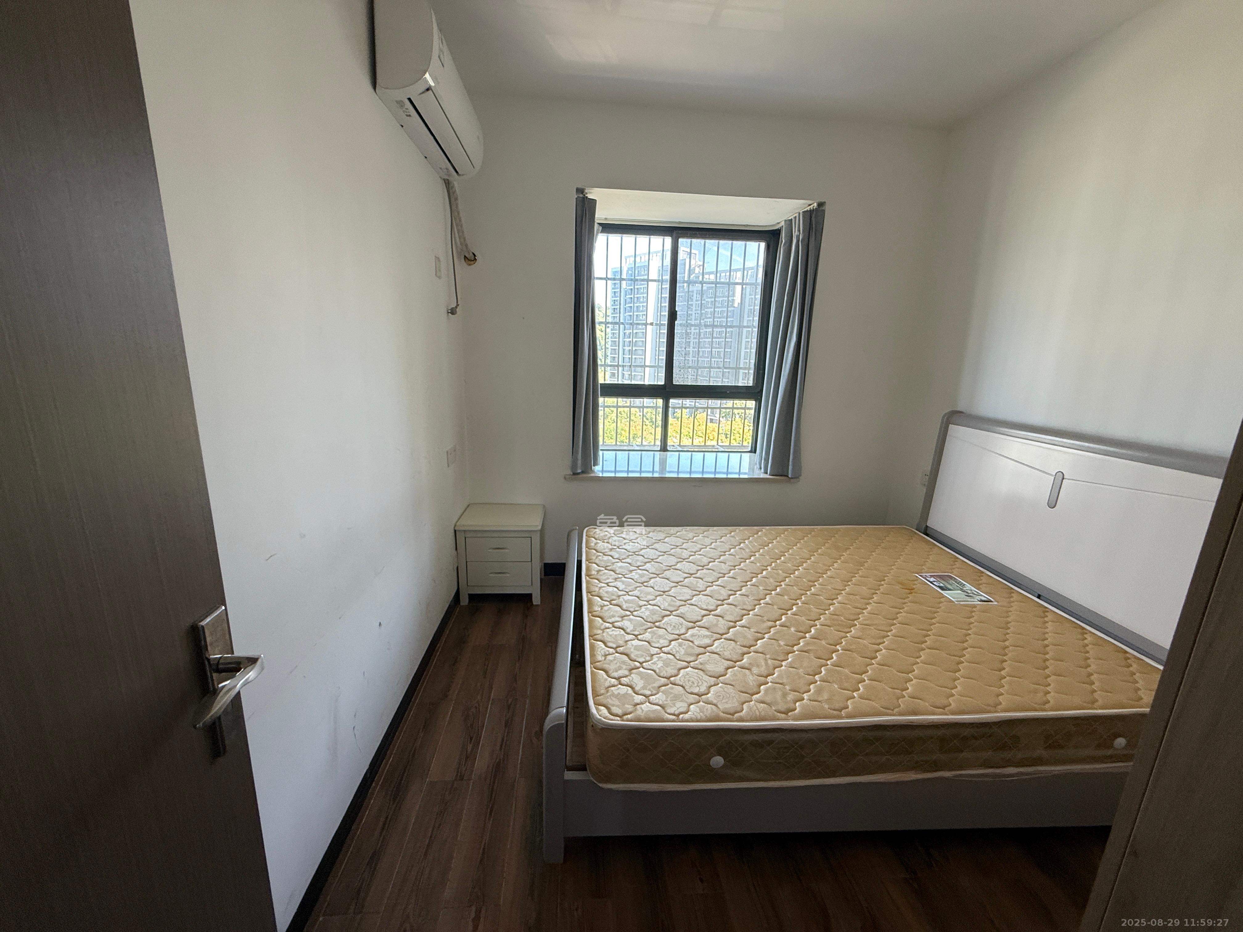 岳鞍阁小区 3室2厅2卫 2300.0元/月 岳鞍阁小区 3室2厅2卫 2300.0元/月室内图