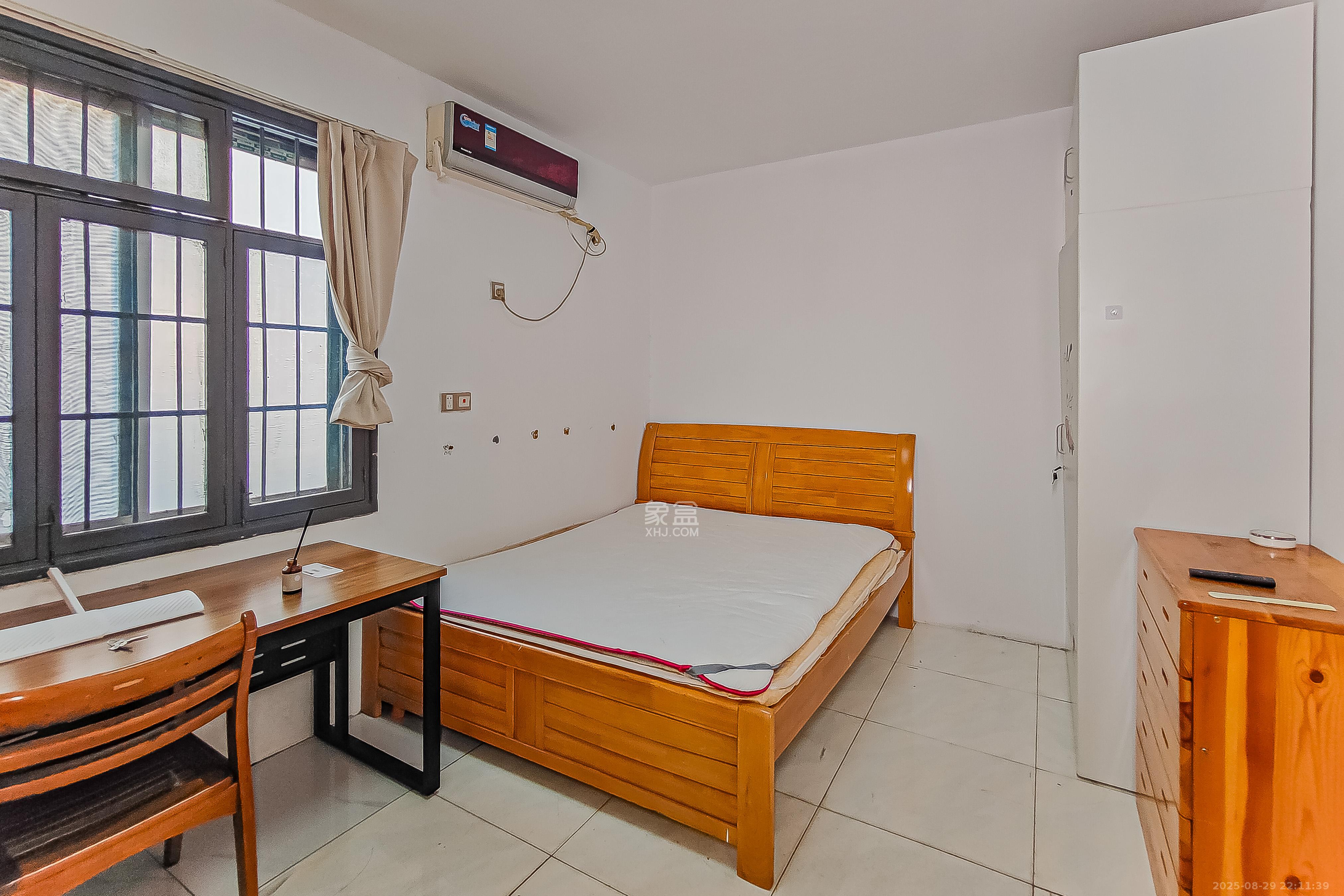 省政府机关梓园住宅区  3室2厅1卫    86.0万卧室