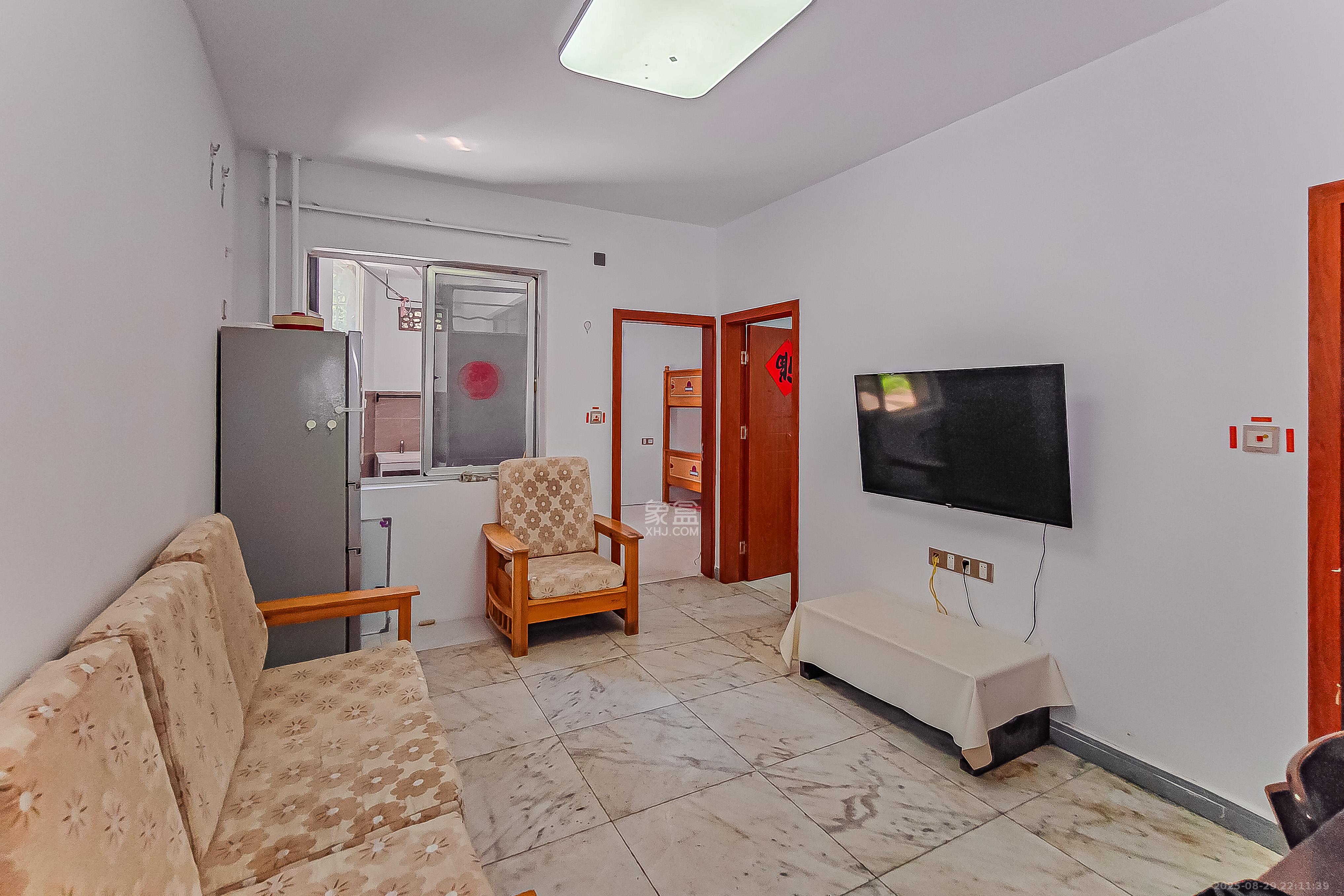 省政府机关梓园住宅区  3室2厅1卫    86.0万客厅