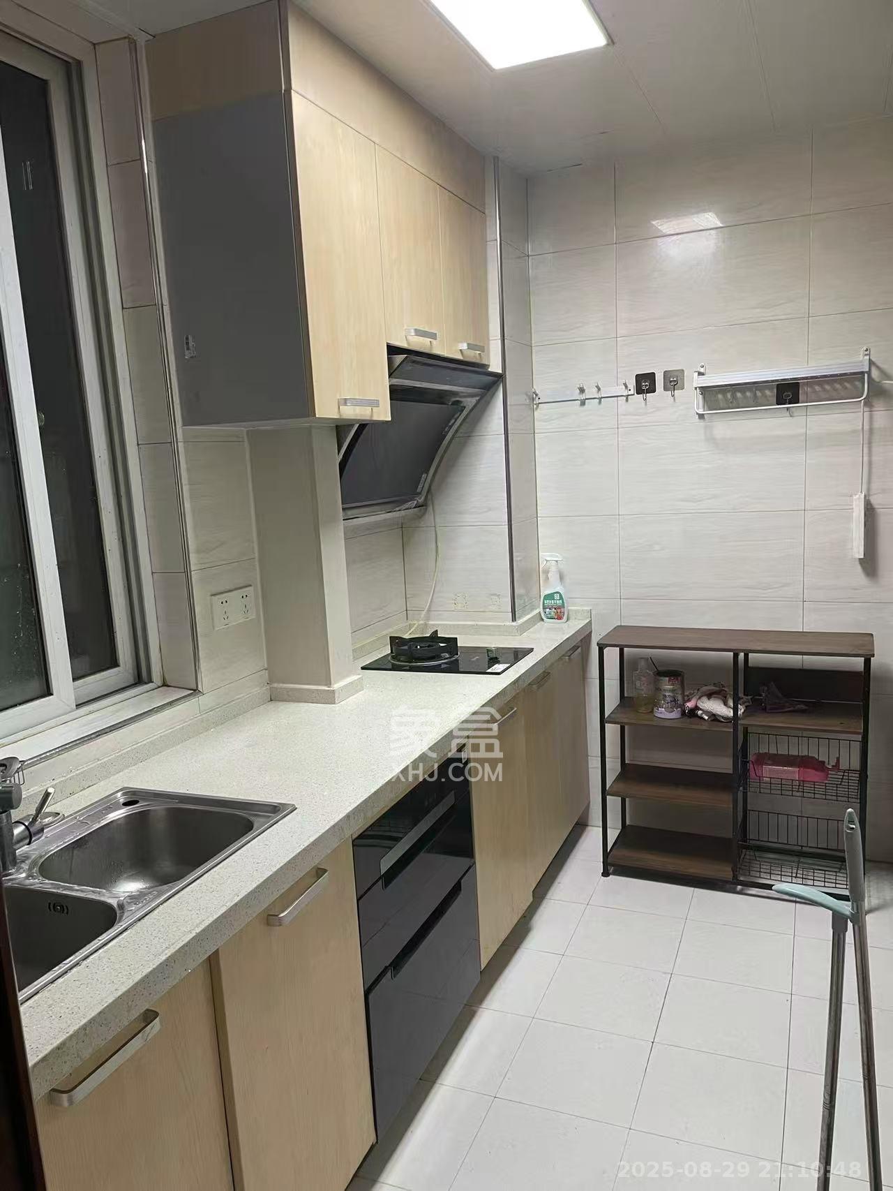 巧克力空间(建鸿达现代大厦) 3室2厅1卫 2500.0元/月 巧克力空间(建鸿达现代大厦) 3室2厅1卫 2500.0元/月室内图