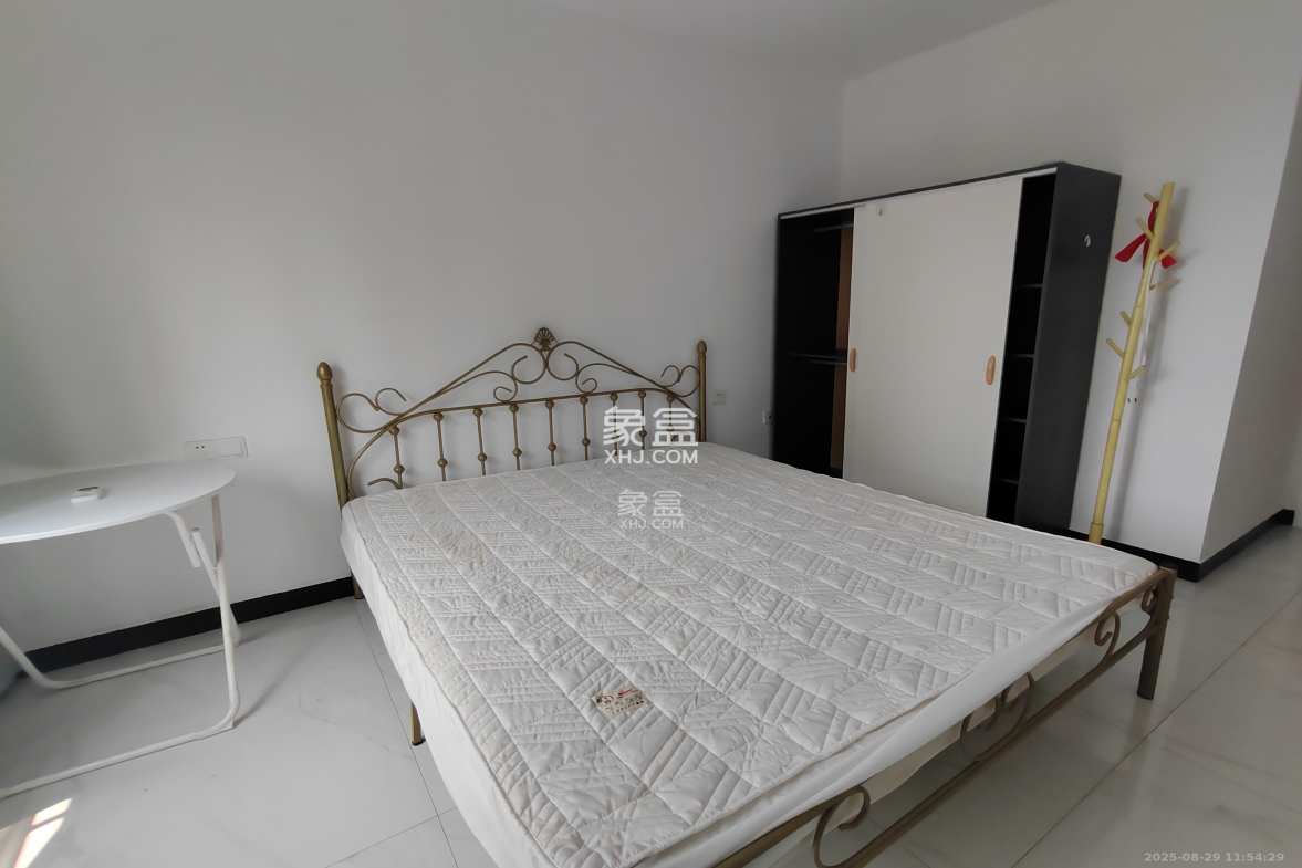 保利城(中航城国际社区、郡原美村)  3室2厅1卫    2000.0元/月 保利城(中航城国际社区、郡原美村)  3室2厅1卫    2000.0元/月室内图