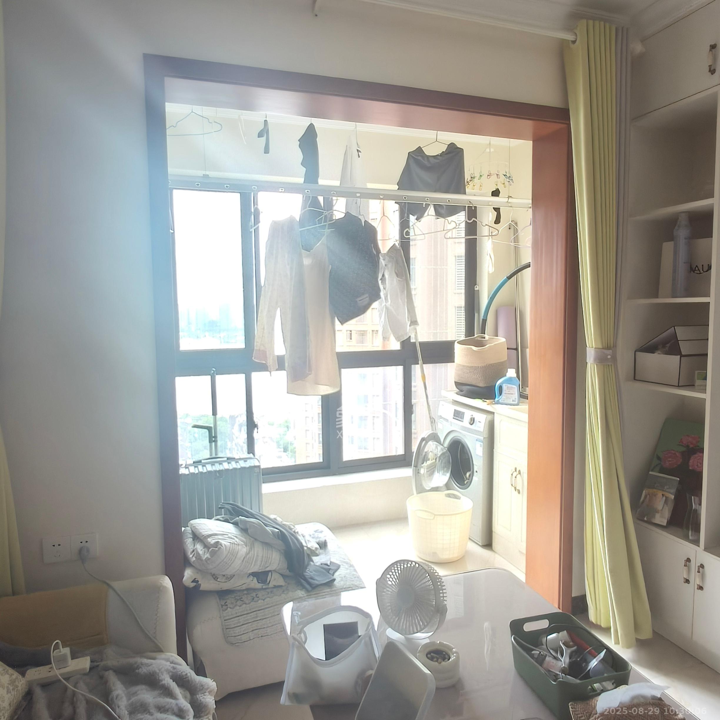 绿地海外滩一期  2室2厅1卫    1800.0元/月 绿地海外滩一期  2室2厅1卫    1800.0元/月室内图