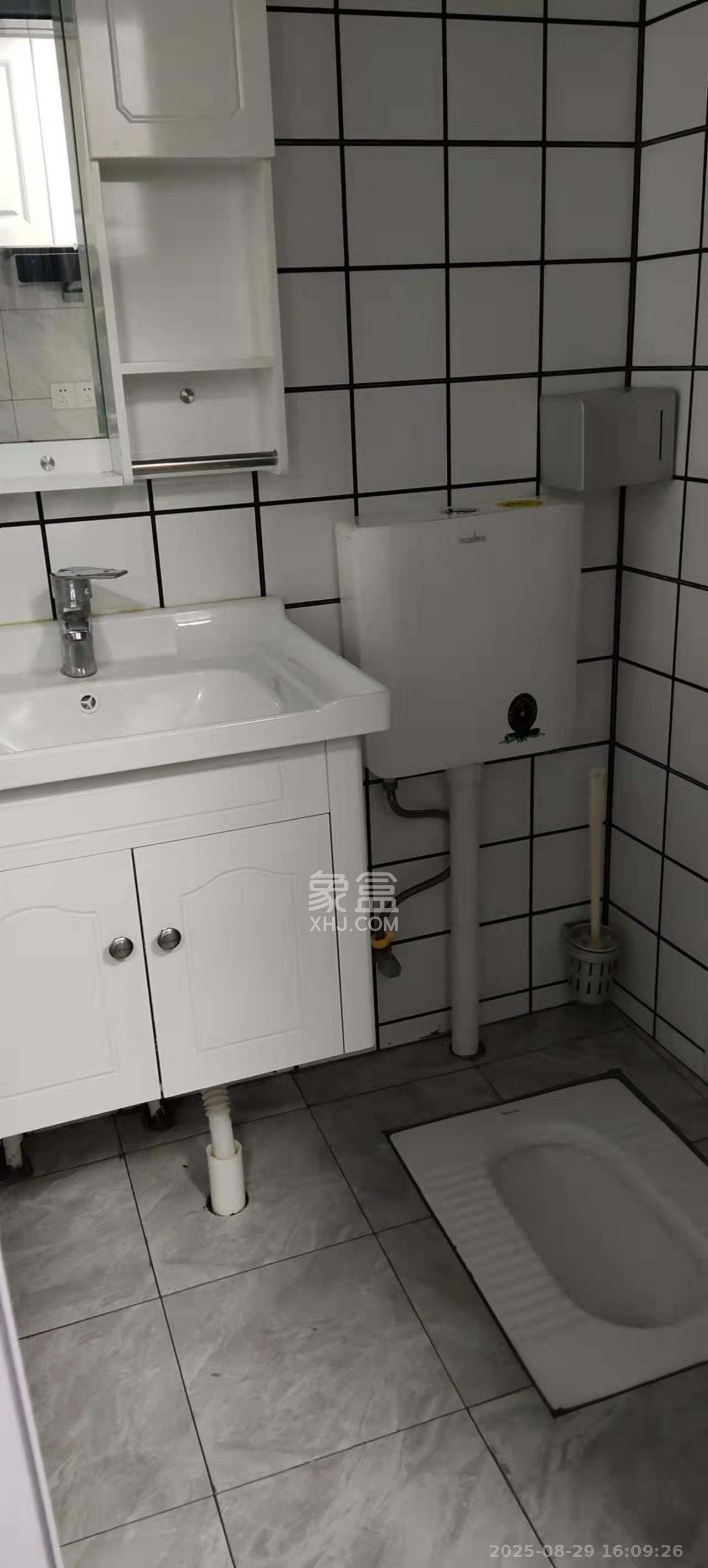 东盈商业广场（华泉城市广场）  1室1厅1卫    1500.0元/月室内图