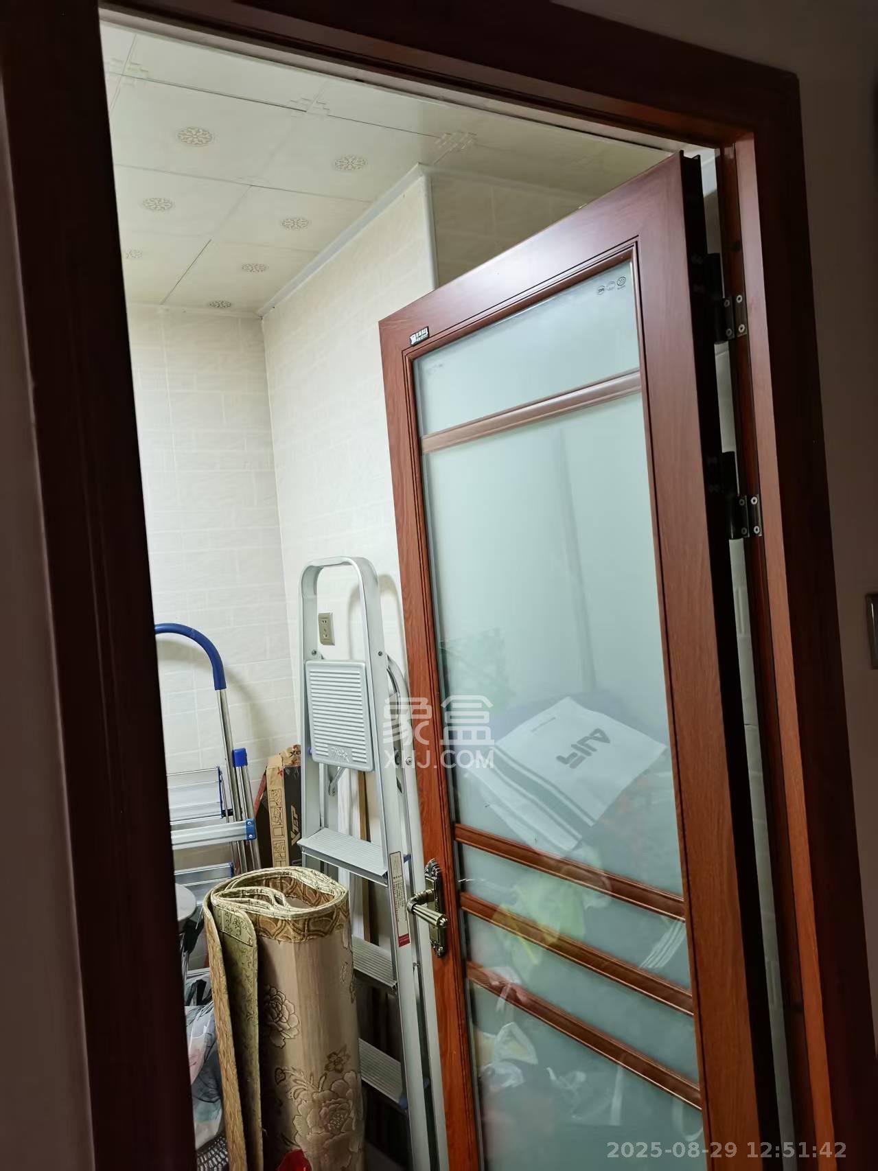 钰龙天下二期(钰龙佳园) 3室2厅2卫 2800.0元/月 钰龙天下二期(钰龙佳园) 3室2厅2卫 2800.0元/月室内图