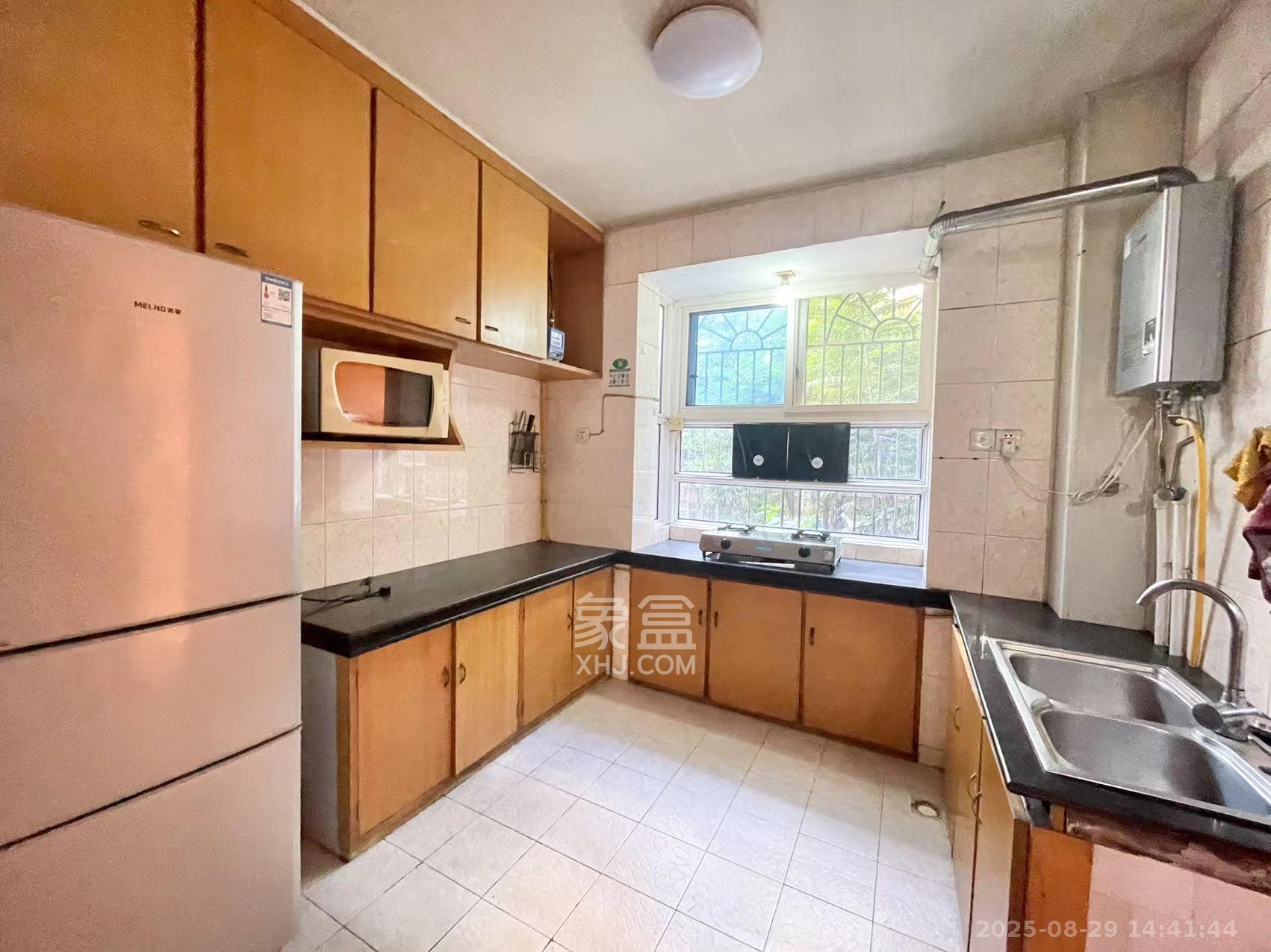 荷花园电信宿舍(天辰荷花苑)  1室1厅1卫    1800.0元/月 荷花园电信宿舍(天辰荷花苑)  1室1厅1卫    1800.0元/月室内图