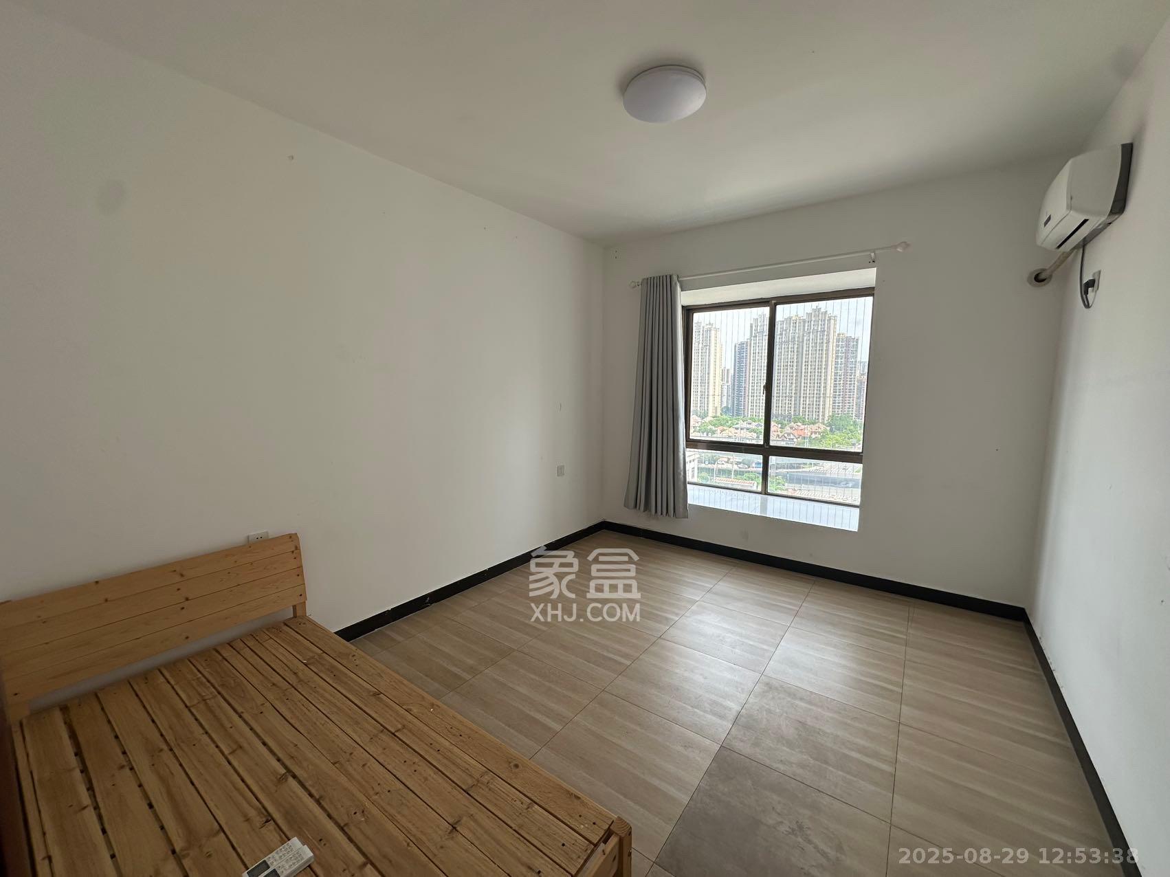 和顺苑(省公安厅单位房)  3室2厅2卫    2000.0元/月室内图