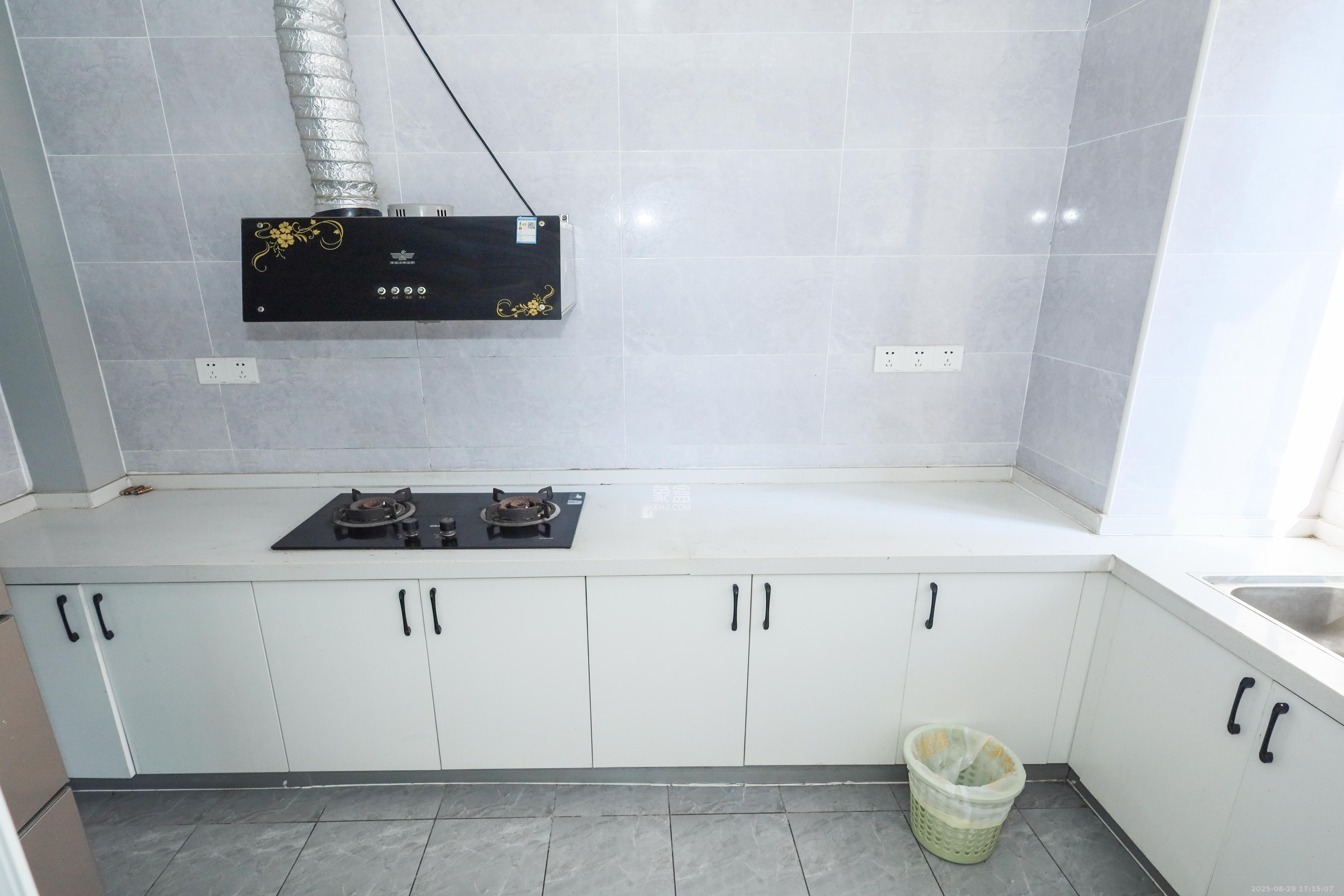 保利麓谷林语B区  3室2厅2卫    110.0万厨房