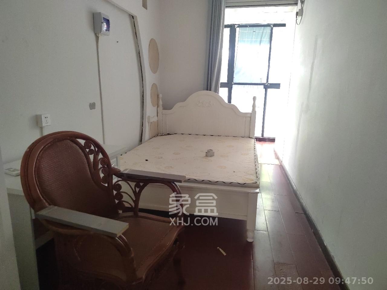 鑫远湘府华城 4室2厅1卫 1100.0元/月 鑫远湘府华城 4室2厅1卫 1100.0元/月室内图