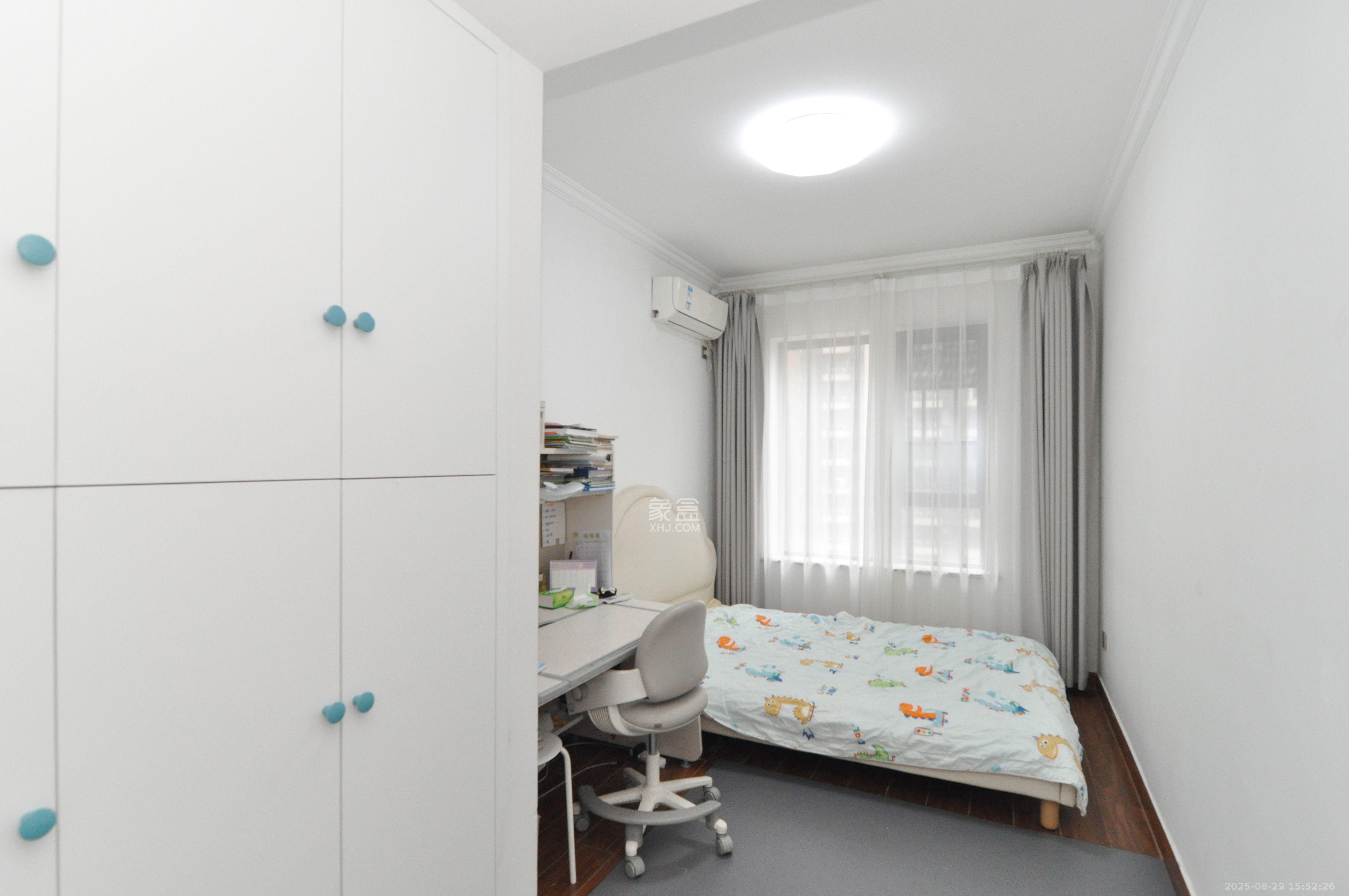 卓越浅水湾  4室2厅2卫    3400.0元/月 卓越浅水湾  4室2厅2卫    3400.0元/月室内图