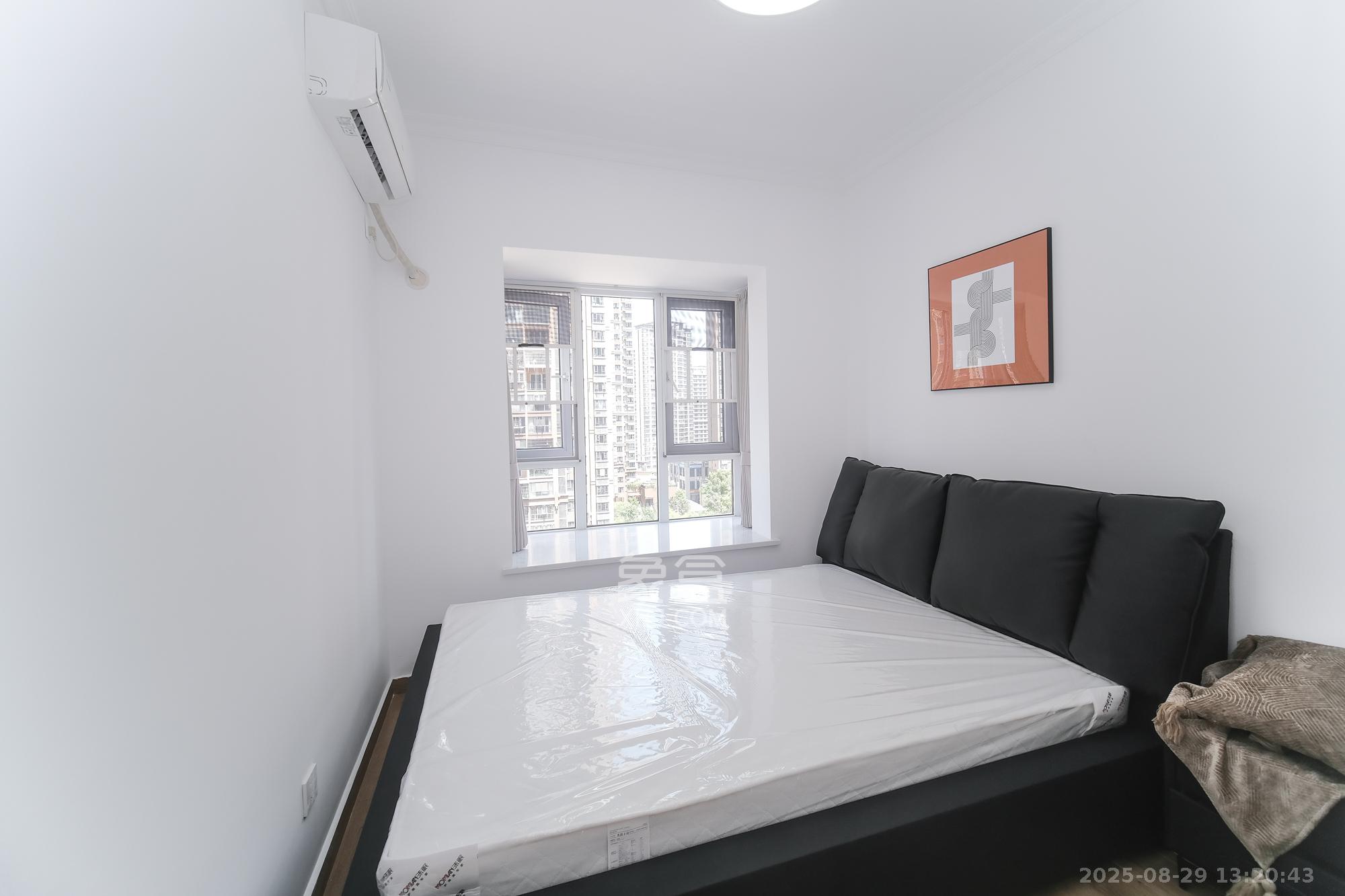 荣盛花语城 4室2厅2卫 98.8万 荣盛花语城 4室2厅2卫 98.8万卧室