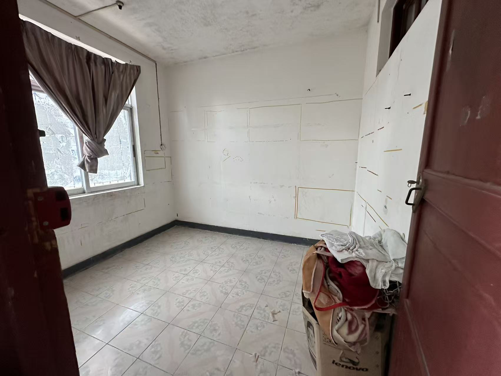 新疆设计院（华海路18号）  3室2厅1卫    70.0万客厅