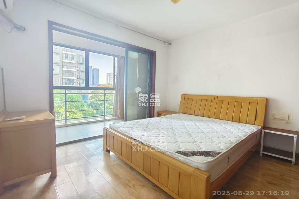 银港水晶城  3室2厅2卫    2800.0元/月 银港水晶城  3室2厅2卫    2800.0元/月室内图