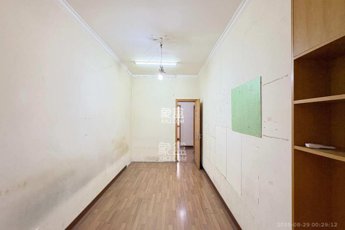 泰时新雅园  4室2厅2卫    108.0万 泰时新雅园  4室2厅2卫    108.0万卧室