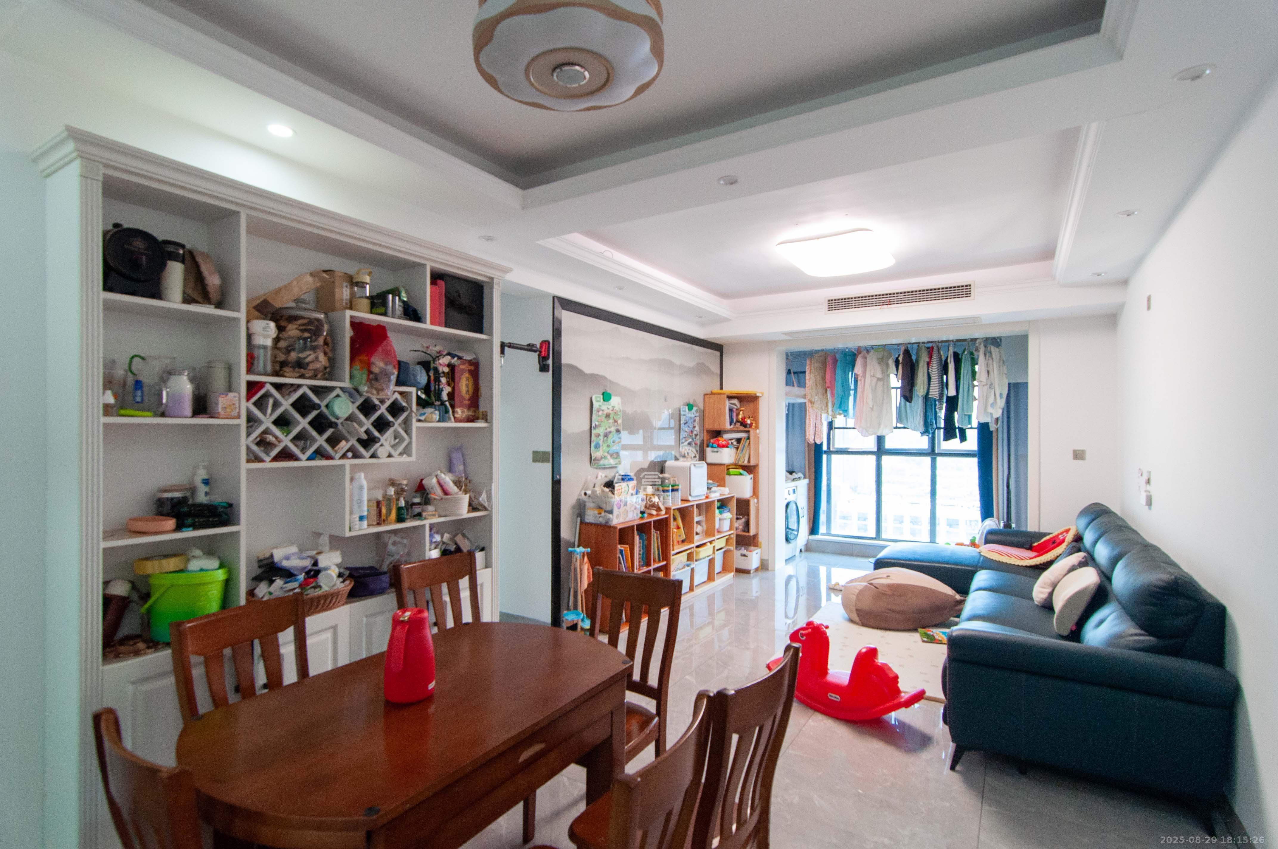 美麓阳光 3室2厅1卫 88.0万 美麓阳光 3室2厅1卫 88.0万客厅