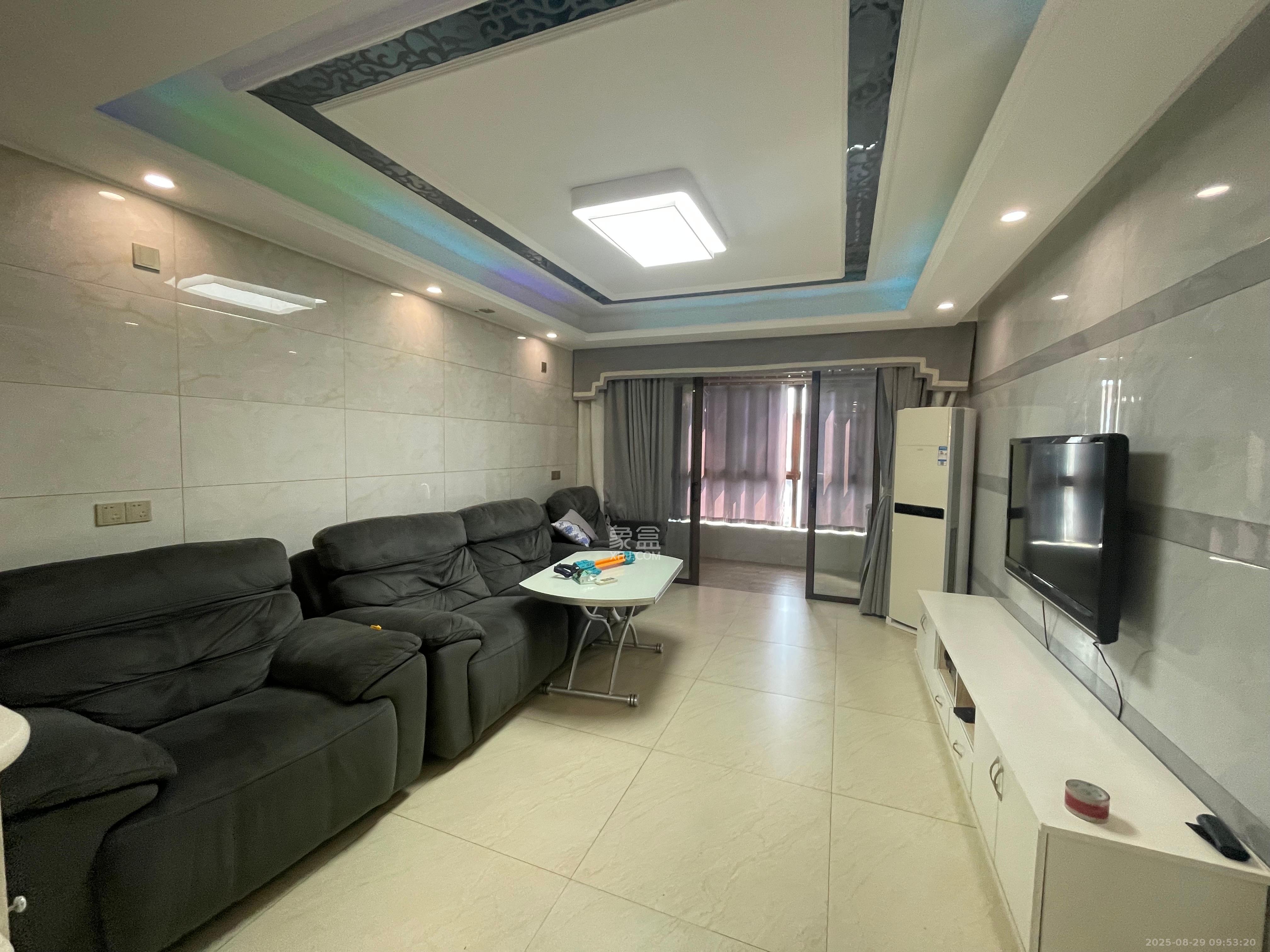 山语城二期  4室2厅2卫    2700.0元/月 山语城二期  4室2厅2卫    2700.0元/月室内图