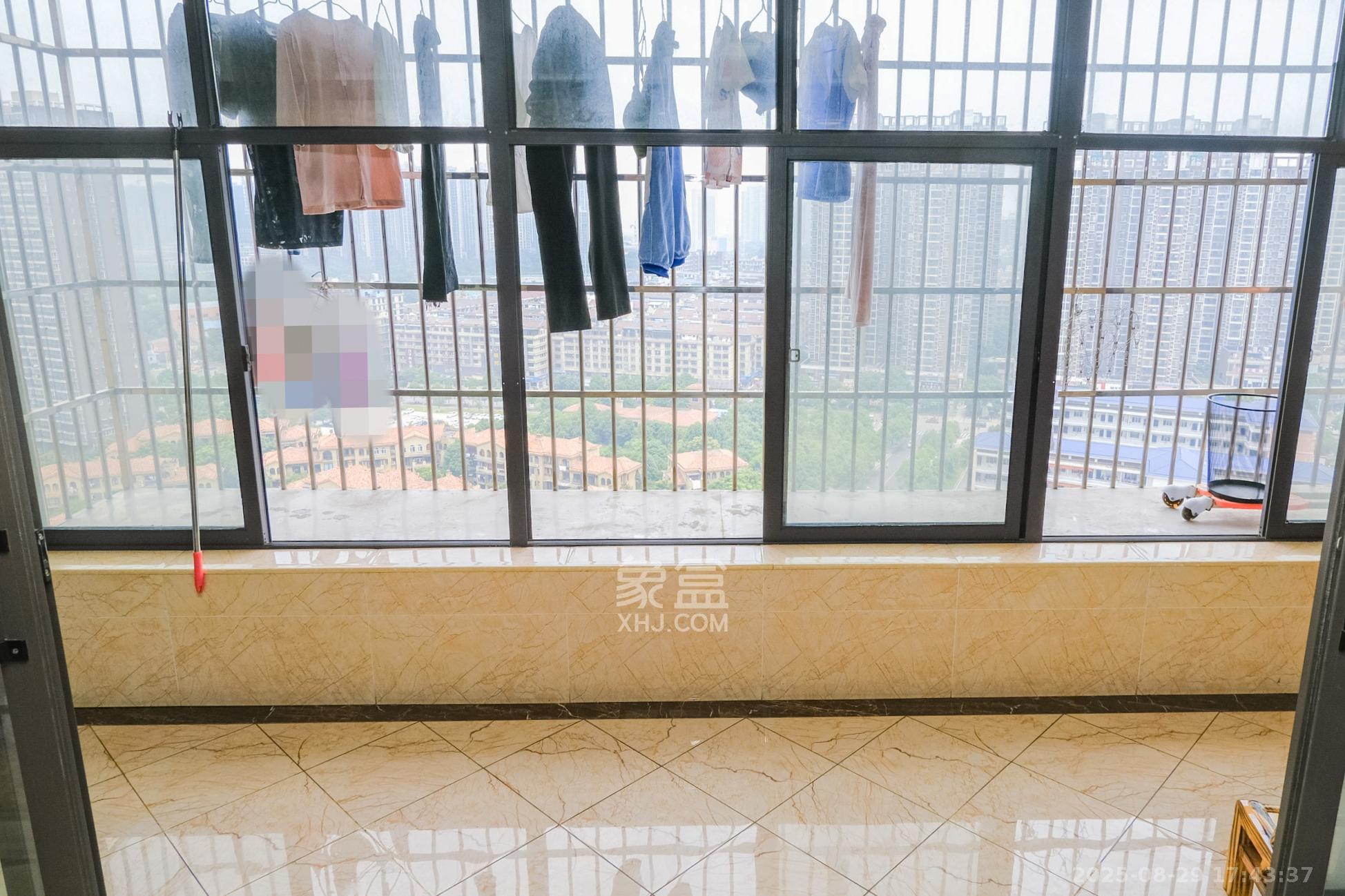 好望谷  4室2厅2卫    105.0万阳台