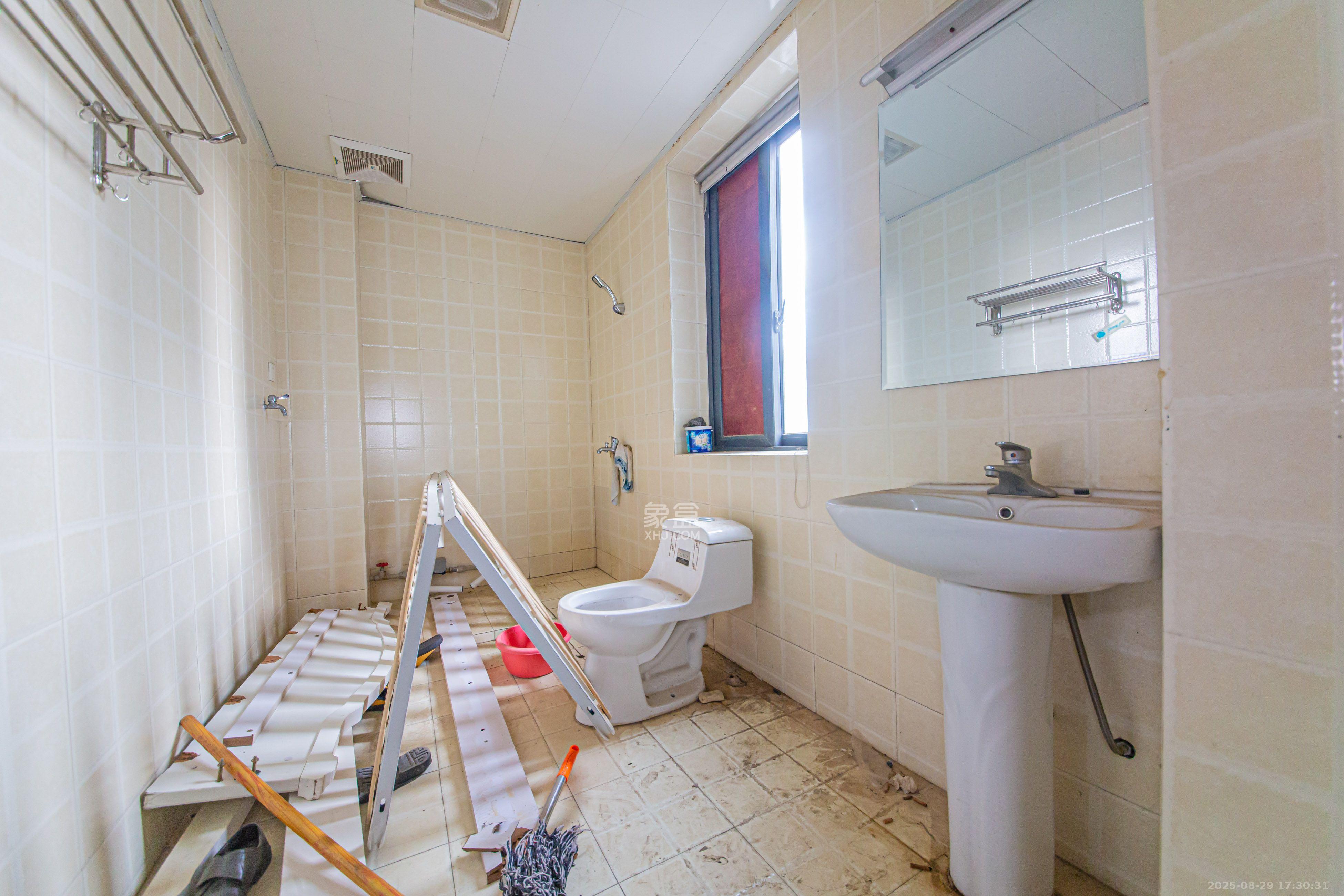 上庭苑  3室2厅2卫    1800.0元/月室内图