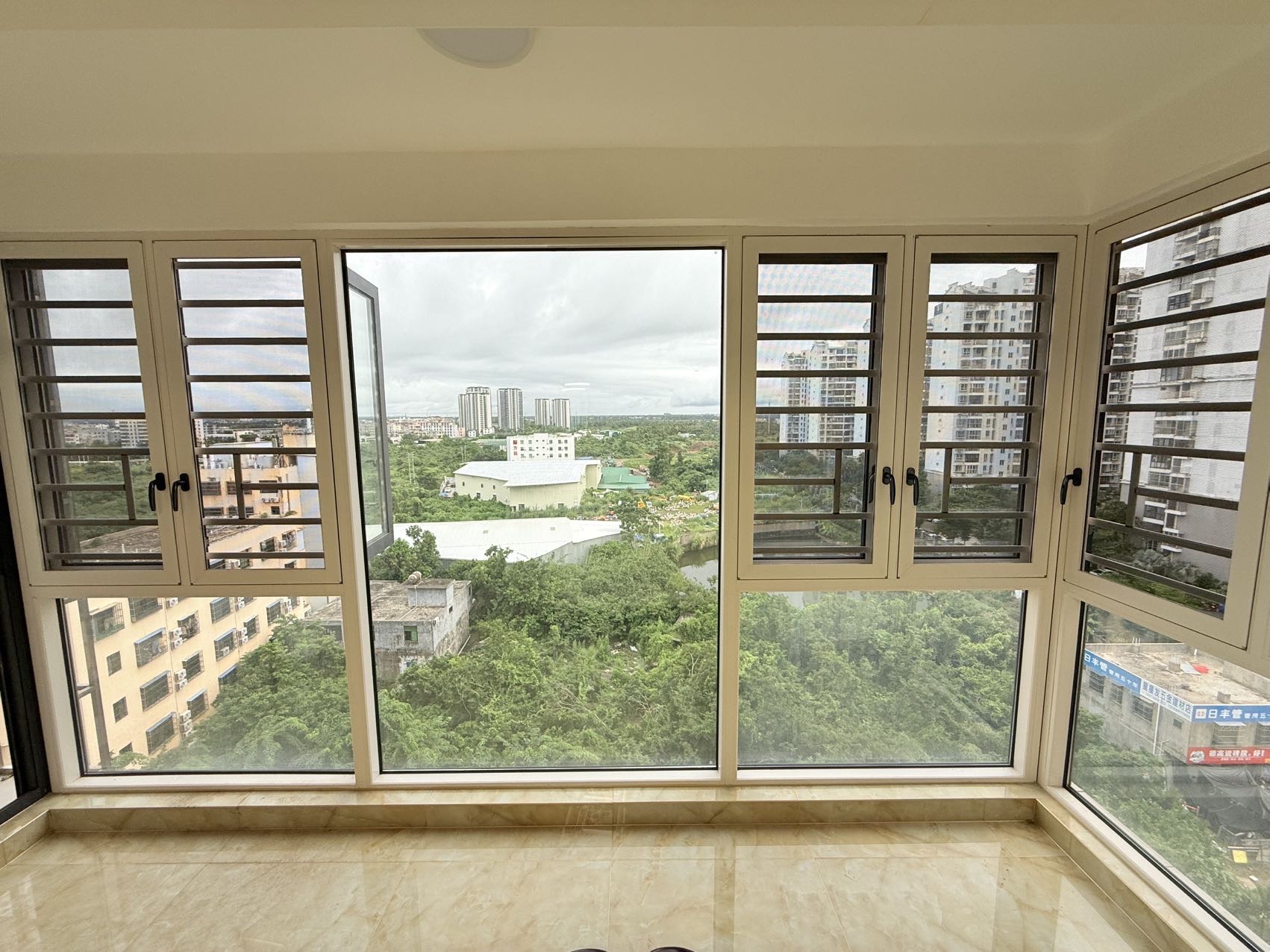 南国中心(琼山区椰航路) 3室2厅2卫 2700.0元/月 南国中心(琼山区椰航路) 3室2厅2卫 2700.0元/月室内图