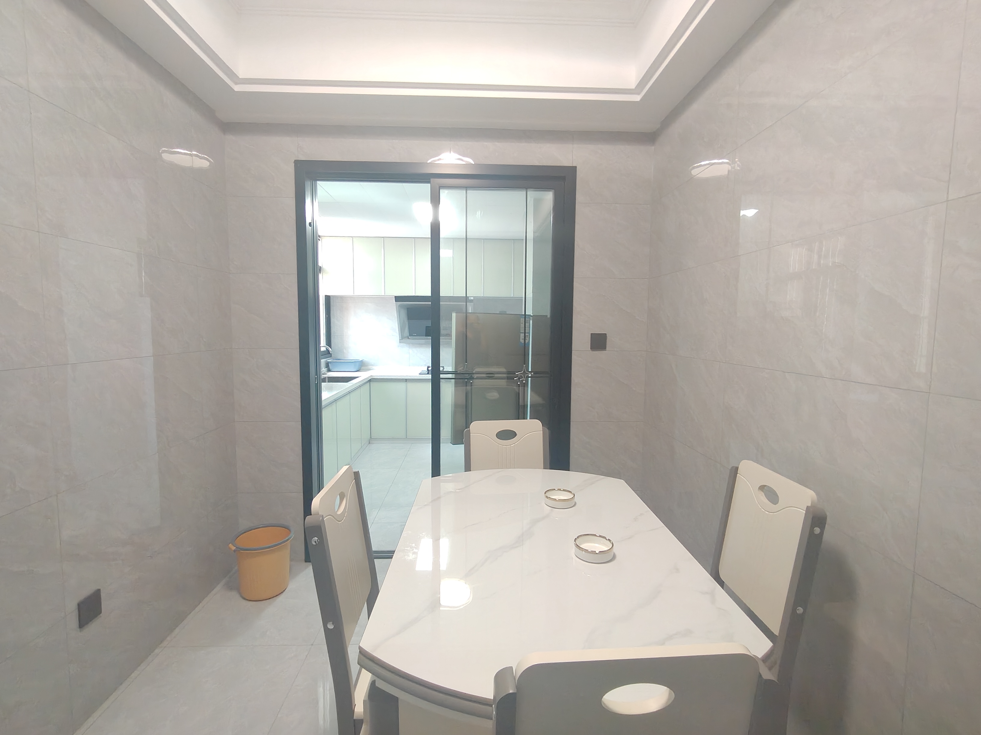 长湖新村  1室1厅1卫   1300.00元/月室内图