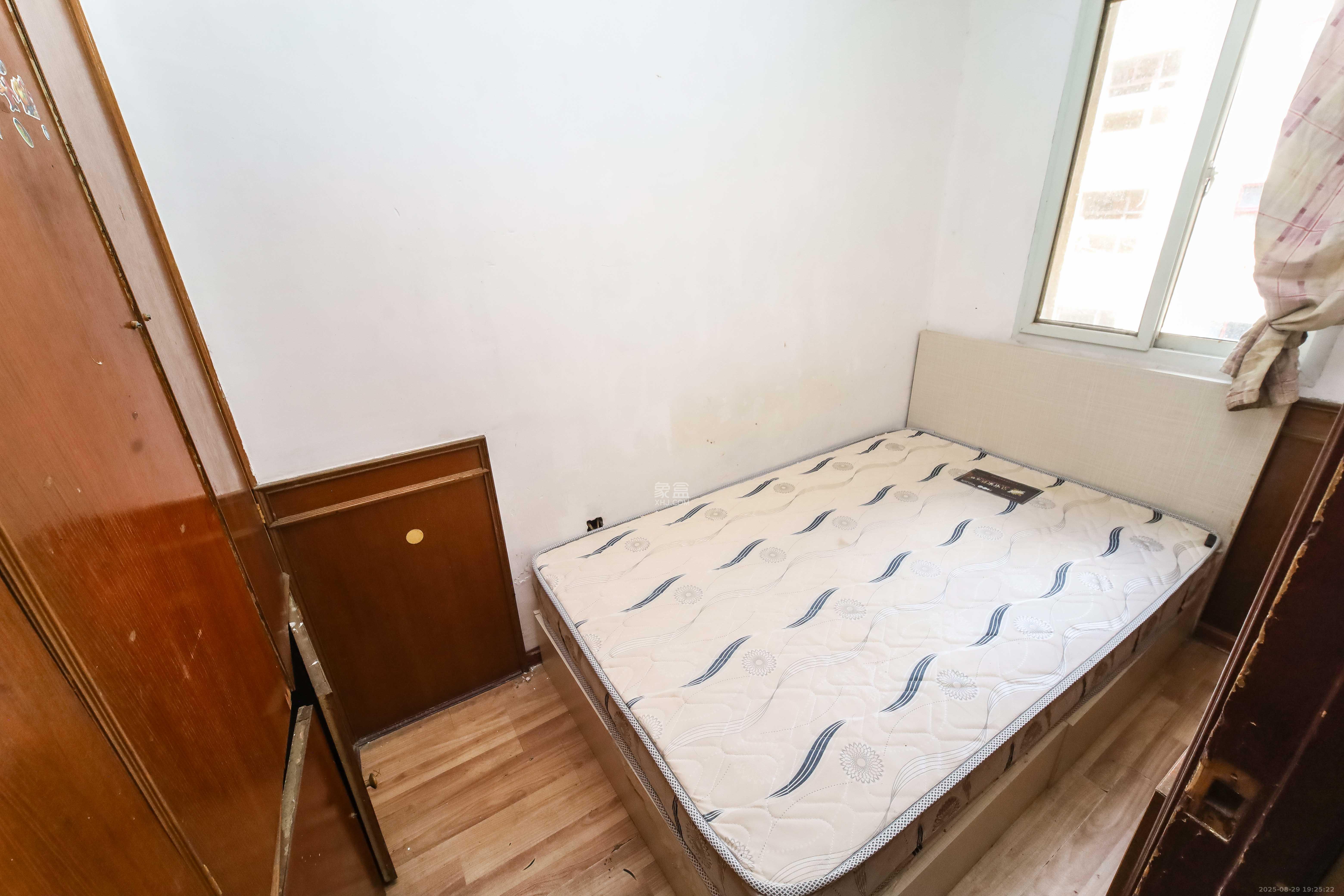 省进出口公司宿舍  3室2厅1卫    37.5万卧室