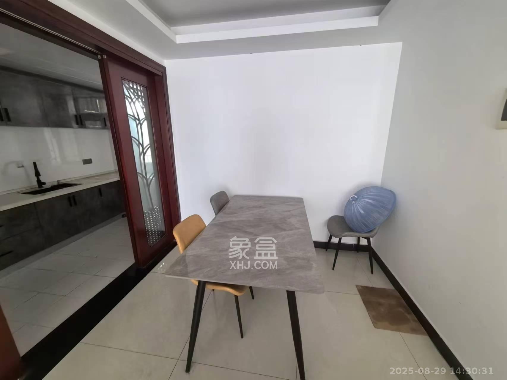 浏阳河畔家园  3室2厅2卫    3300.0元/月室内图