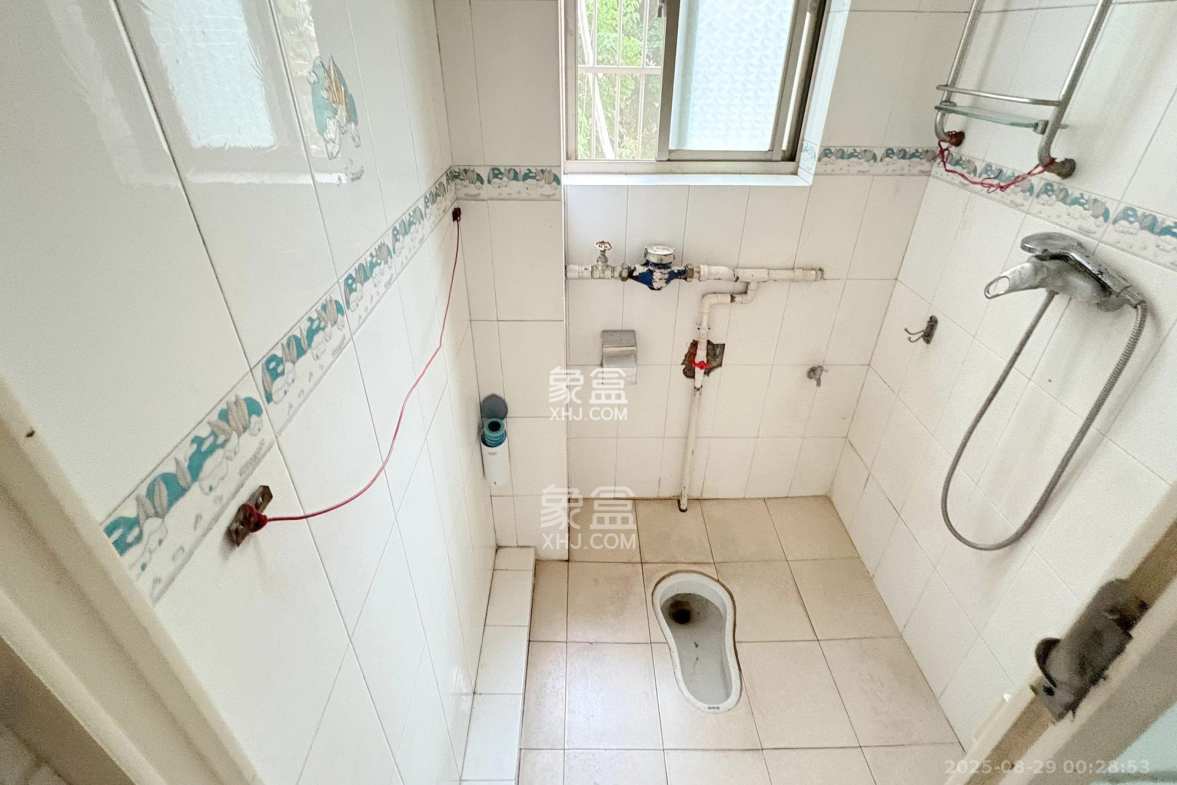 泰时新雅园  4室2厅2卫    108.0万 泰时新雅园  4室2厅2卫    108.0万卫生间