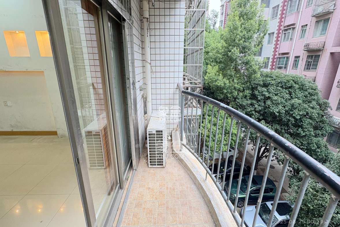 泰时新雅园  4室2厅2卫    108.0万 泰时新雅园  4室2厅2卫    108.0万阳台