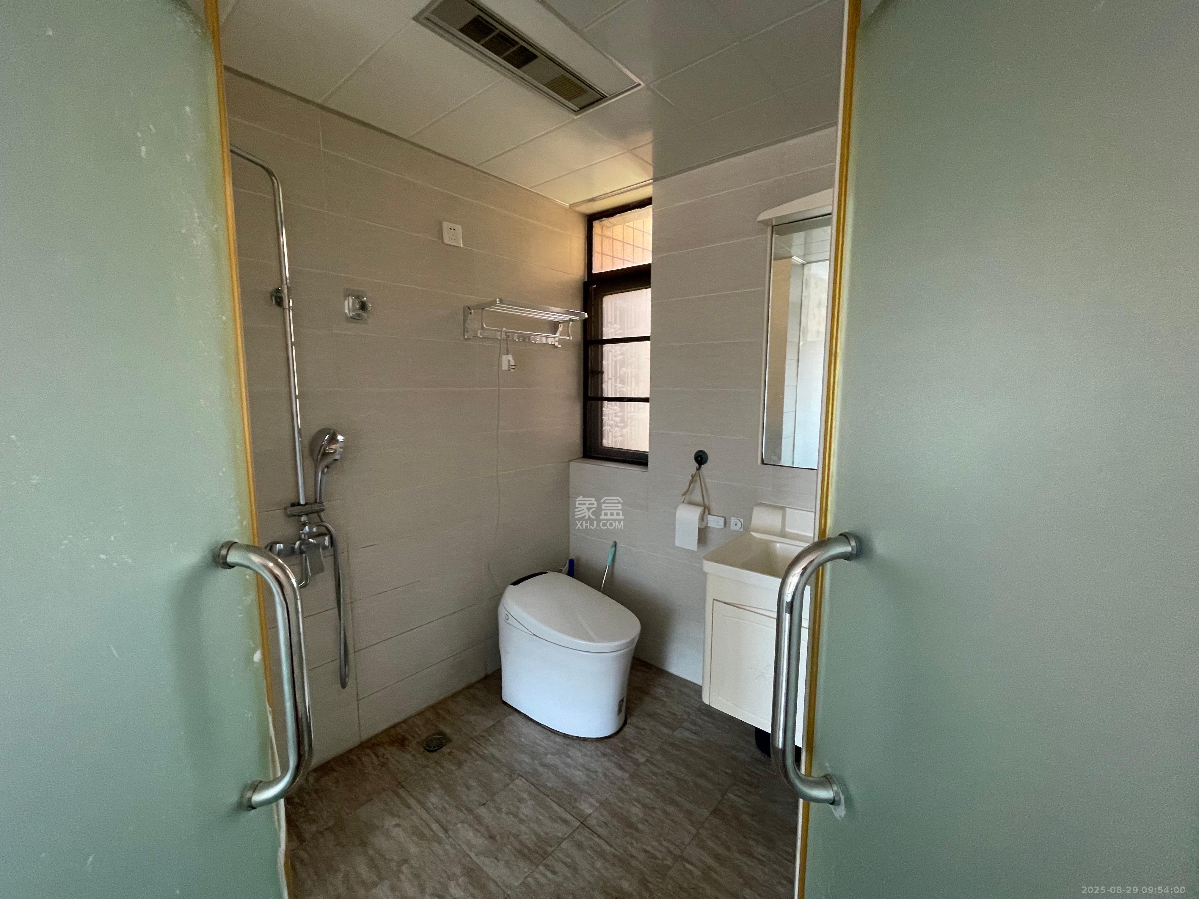 山语城二期  4室2厅2卫    2700.0元/月 山语城二期  4室2厅2卫    2700.0元/月室内图