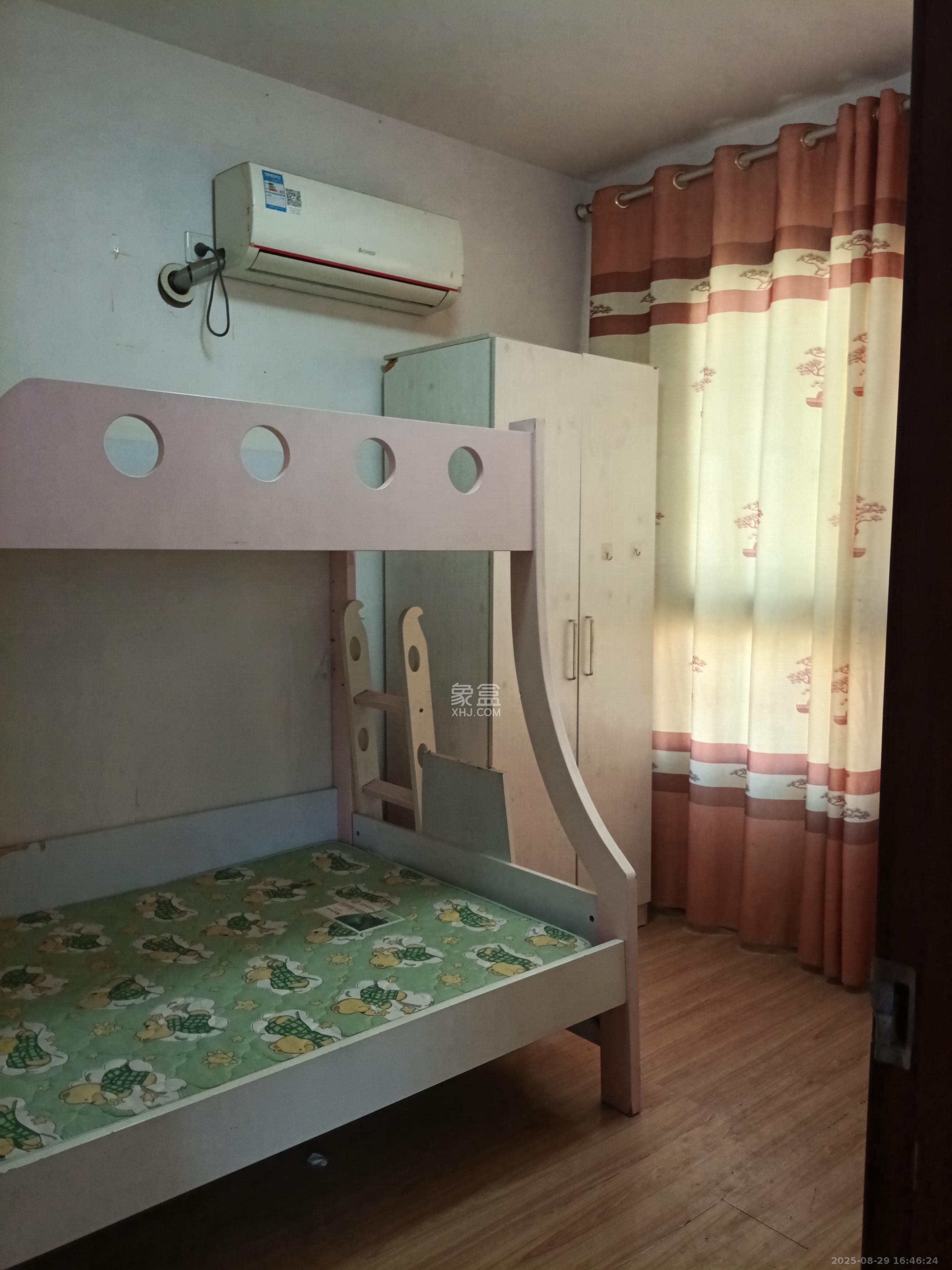 华润凤凰城三期  2室2厅1卫    1400.0元/月 华润凤凰城三期  2室2厅1卫    1400.0元/月室内图