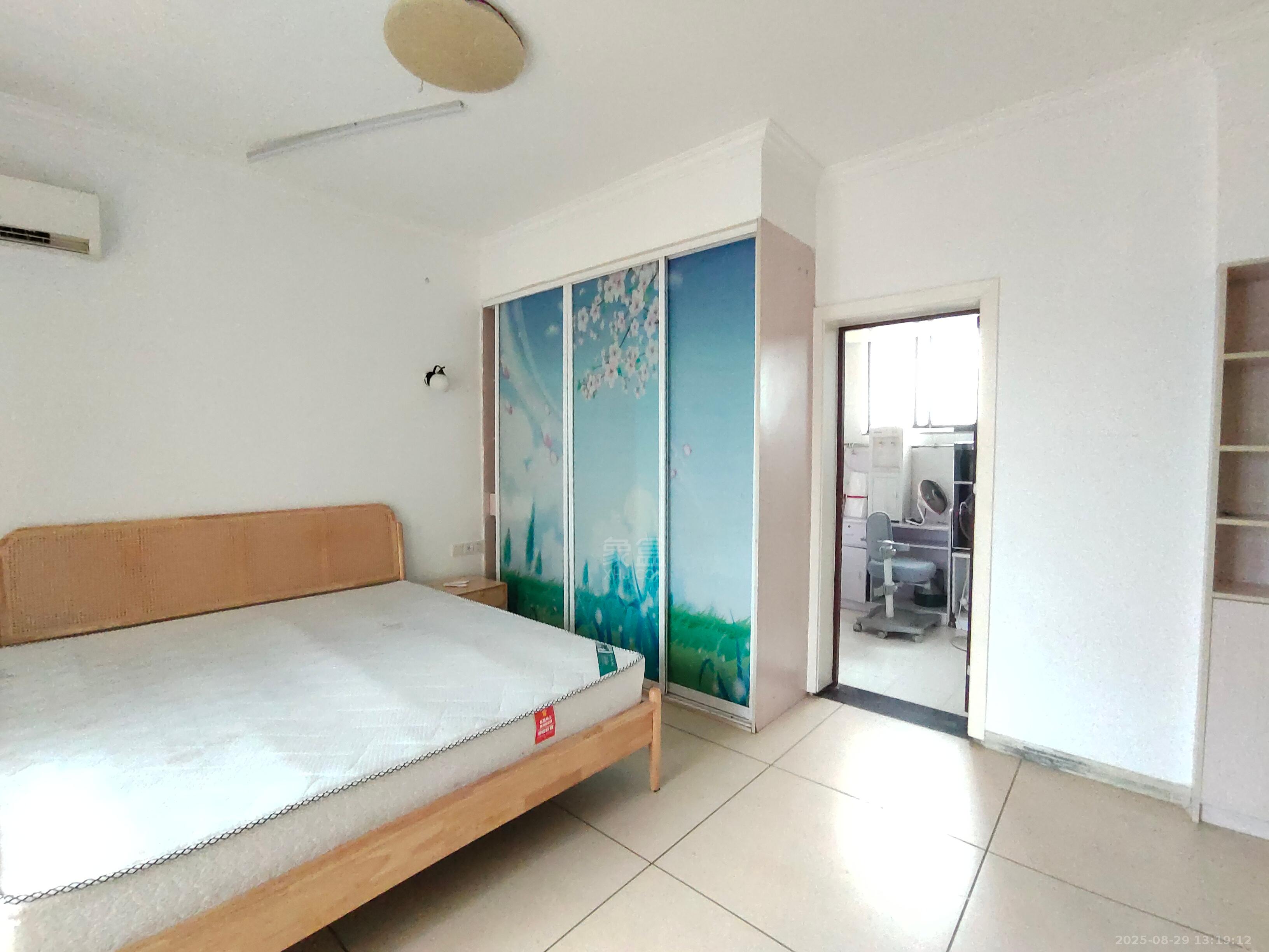 西域名邸 3室2厅2卫 1800.0元/月 西域名邸 3室2厅2卫 1800.0元/月室内图