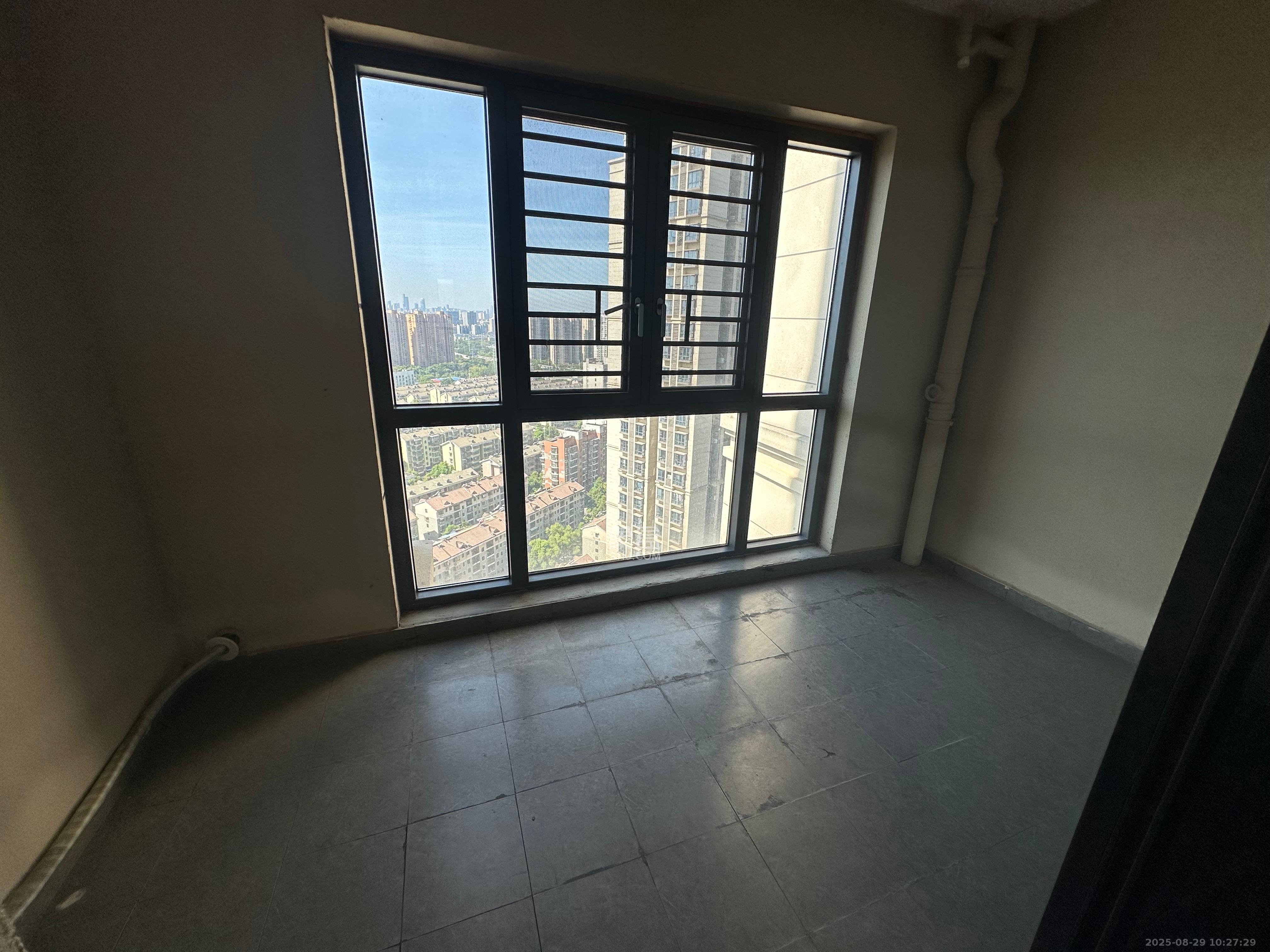 荣泰广场 3室2厅2卫 2000.0元/月 荣泰广场 3室2厅2卫 2000.0元/月室内图