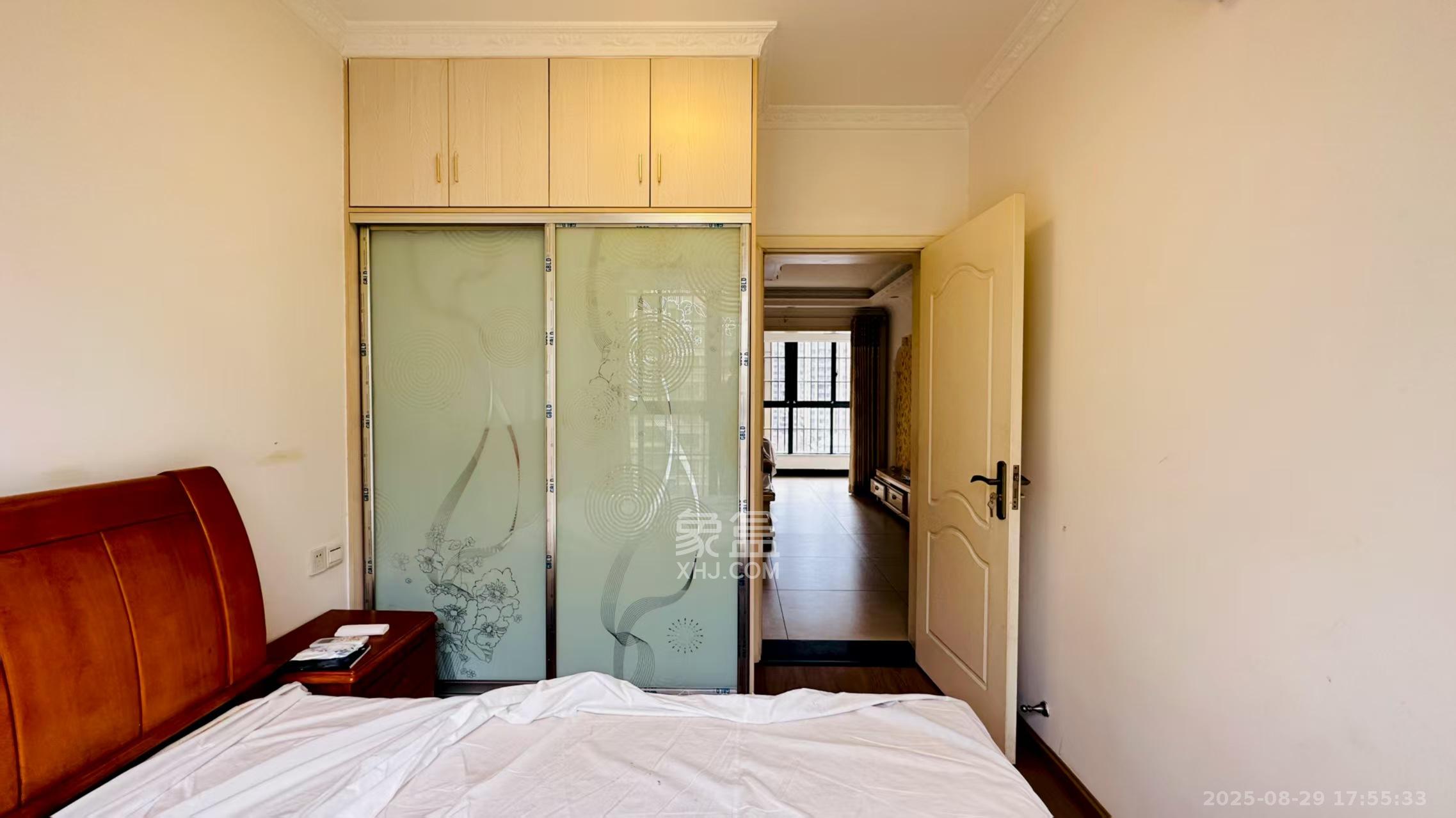 勤诚达新界 4室2厅1卫 2100.0元/月 勤诚达新界 4室2厅1卫 2100.0元/月室内图