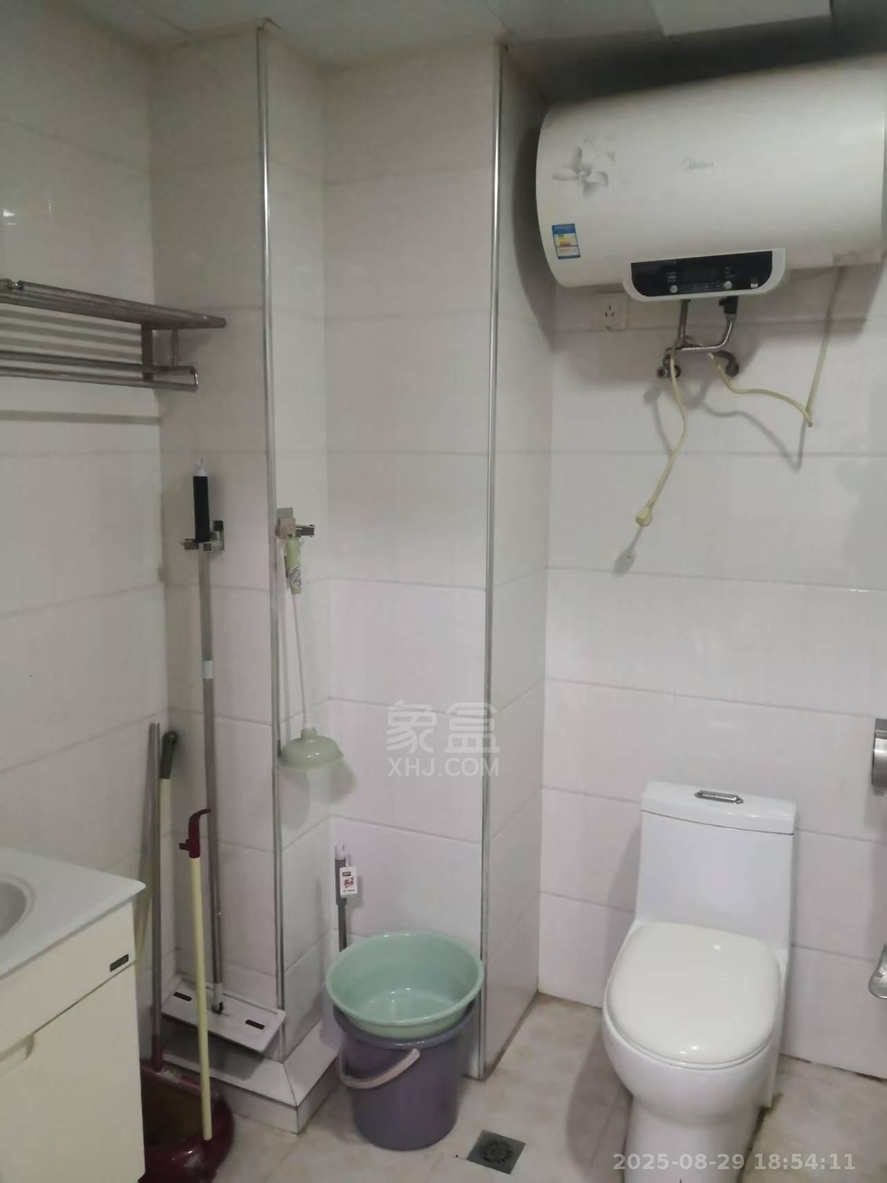 明峰银座  1室1厅1卫    1000.0元/月 明峰银座  1室1厅1卫    1000.0元/月室内图