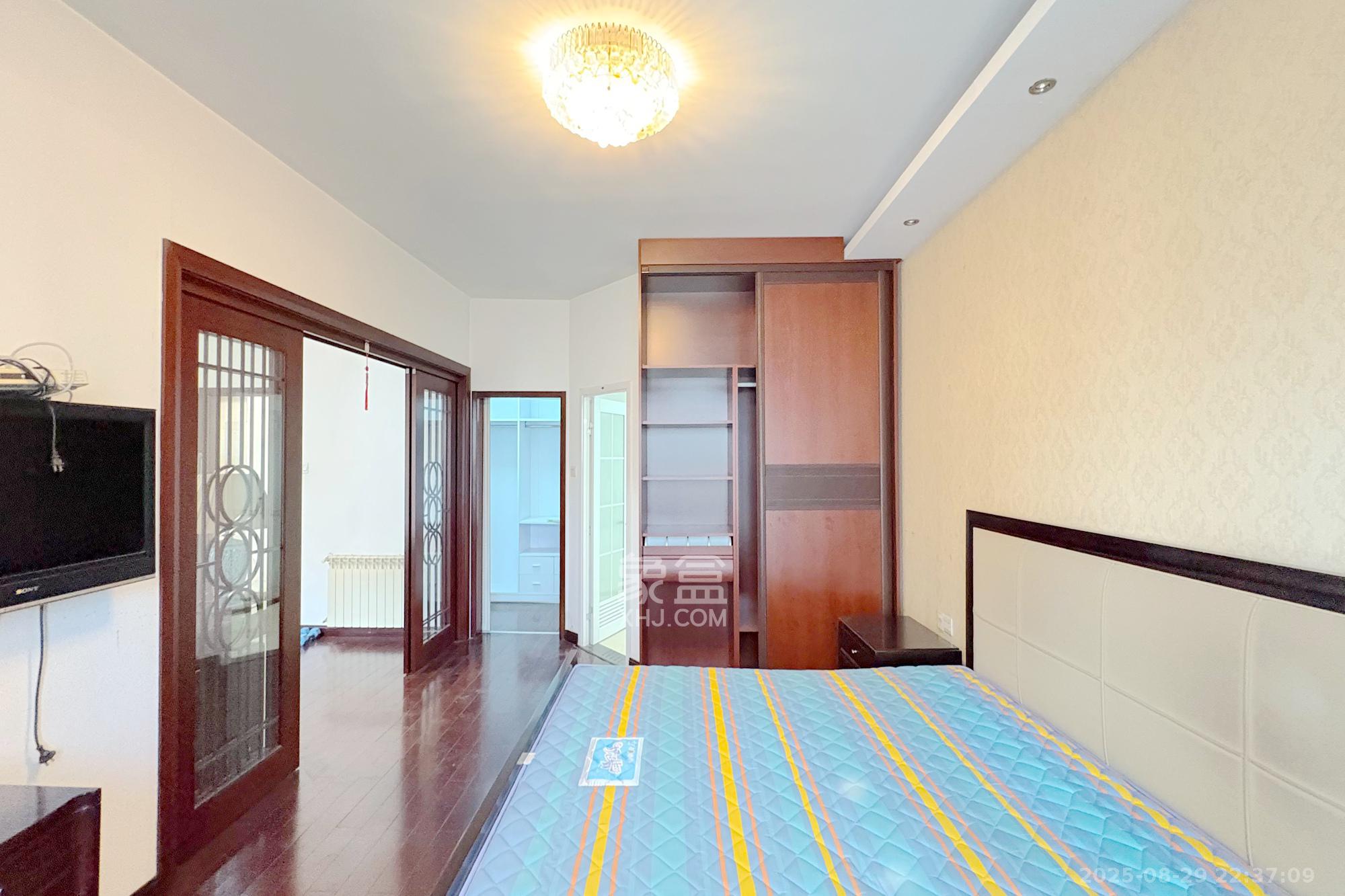 向阳门第  4室2厅2卫    225.0万 向阳门第  4室2厅2卫    225.0万卧室