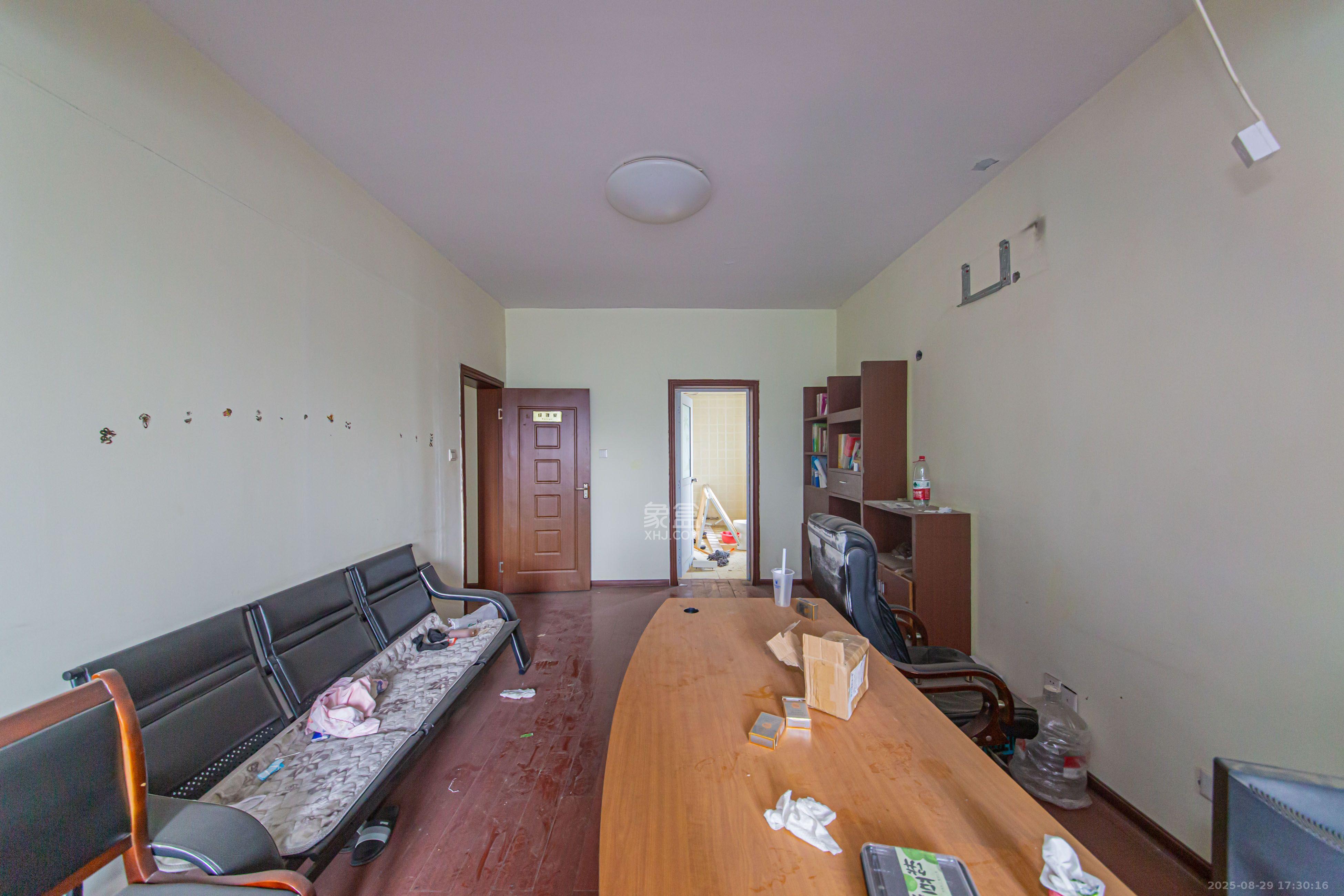 上庭苑 3室2厅2卫 1800.0元/月 上庭苑 3室2厅2卫 1800.0元/月室内图