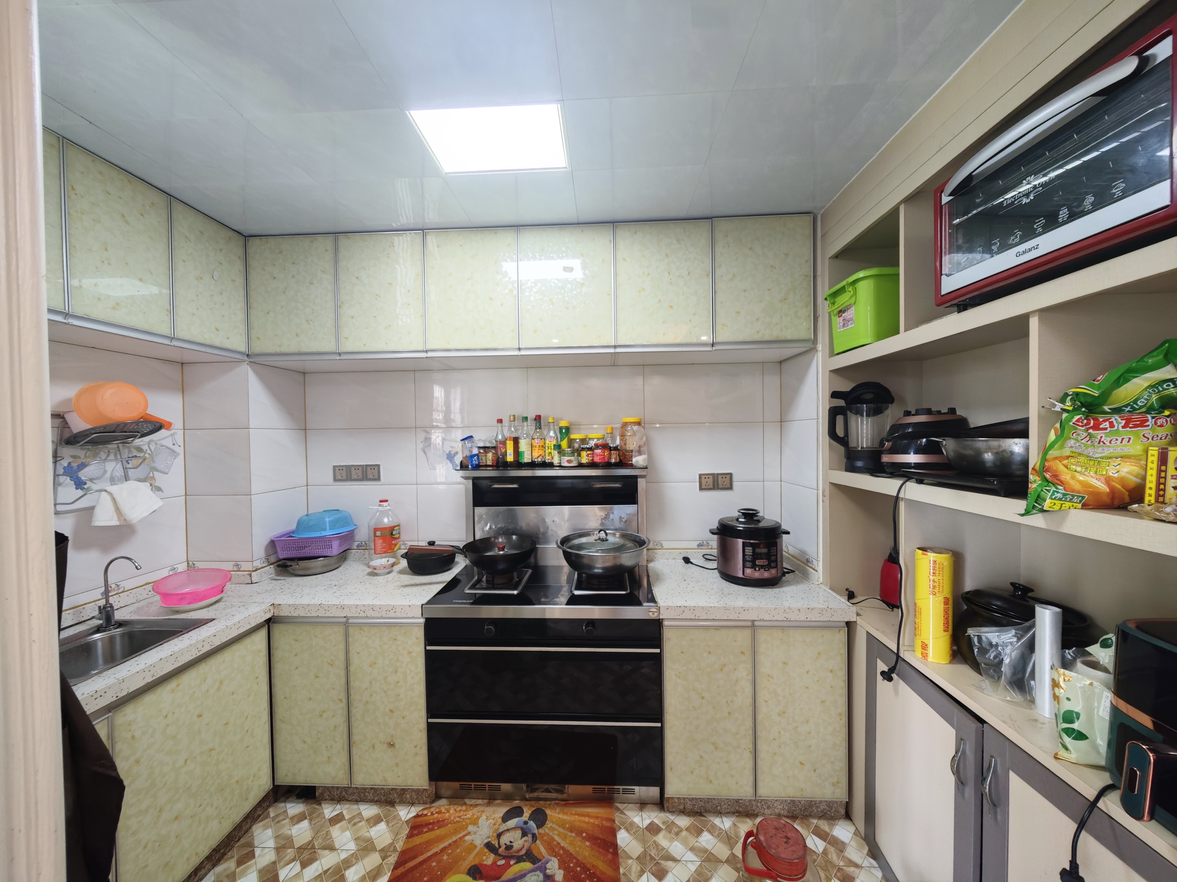 锦地翰城二期  4室2厅2卫    185.0万客厅